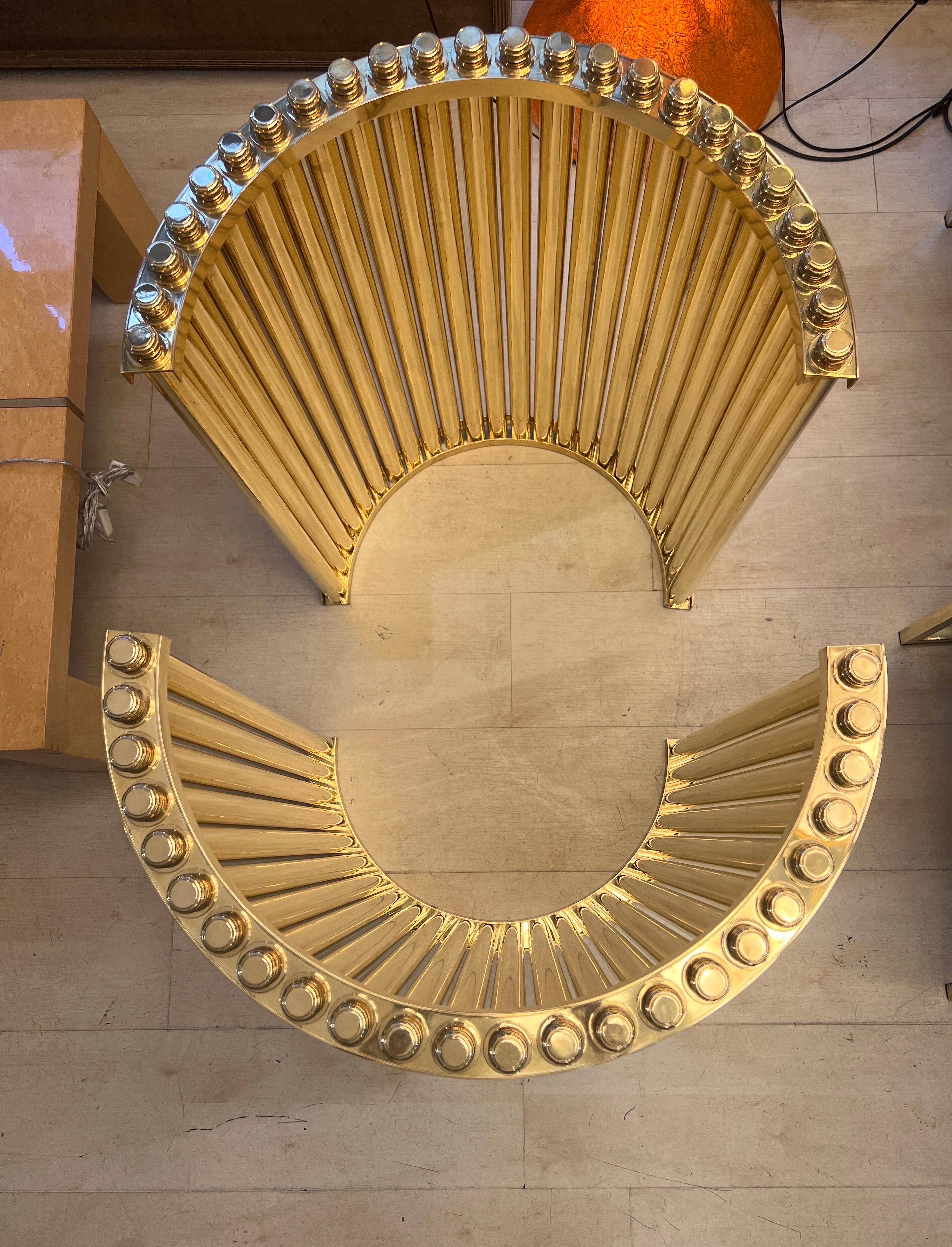 Coppia di basi da tavolo o console semicircolari in ottone, 1980 in vendita 7