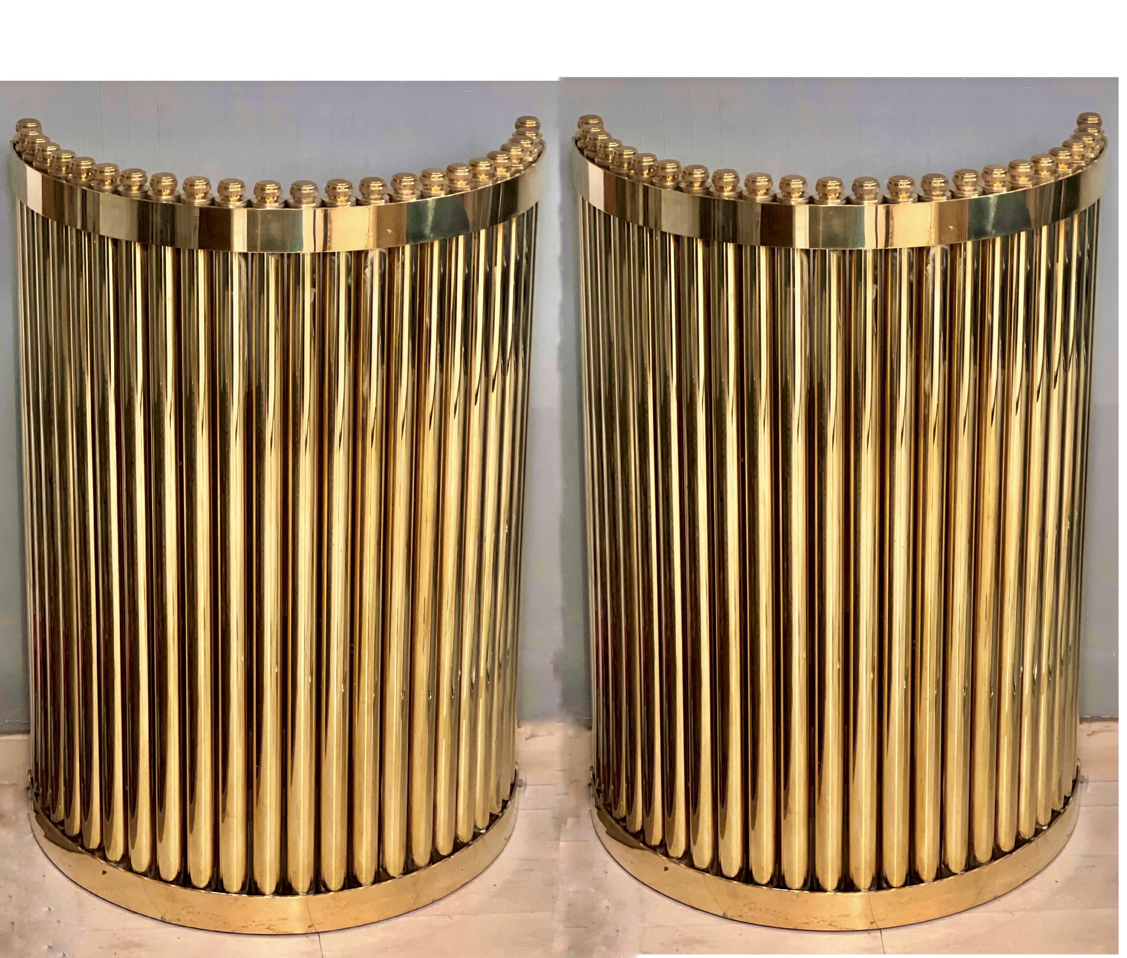 Industriale Coppia di basi da tavolo o console semicircolari in ottone, 1980 in vendita