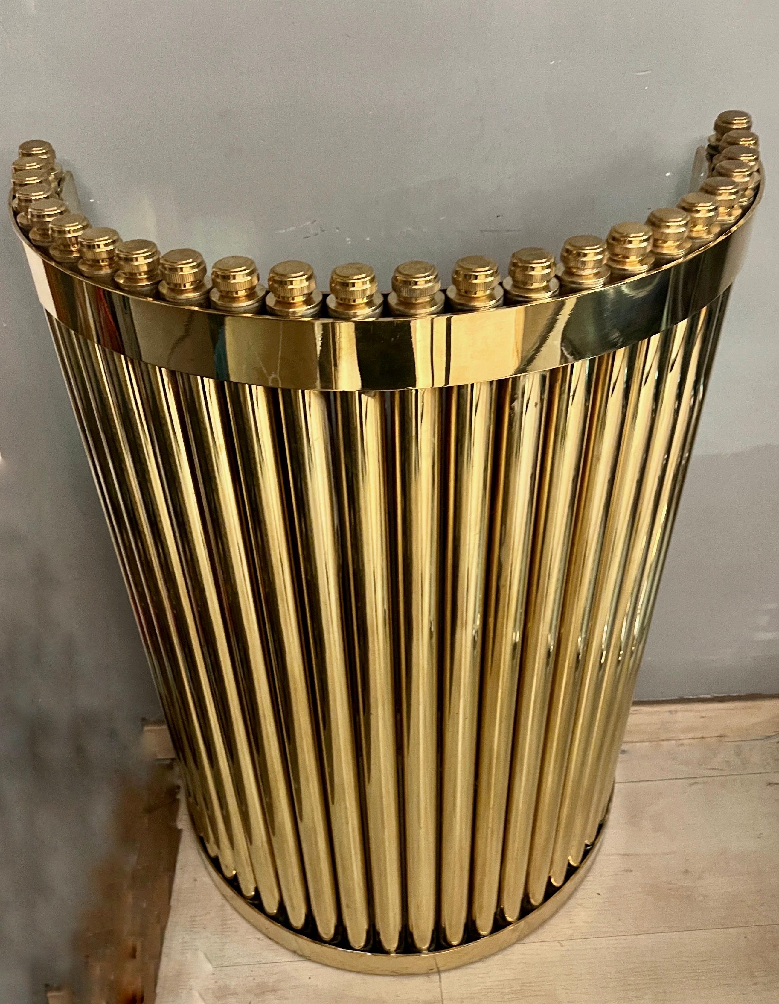 Coppia di basi da tavolo o console semicircolari in ottone, 1980 In condizioni buone in vendita a Florence, IT