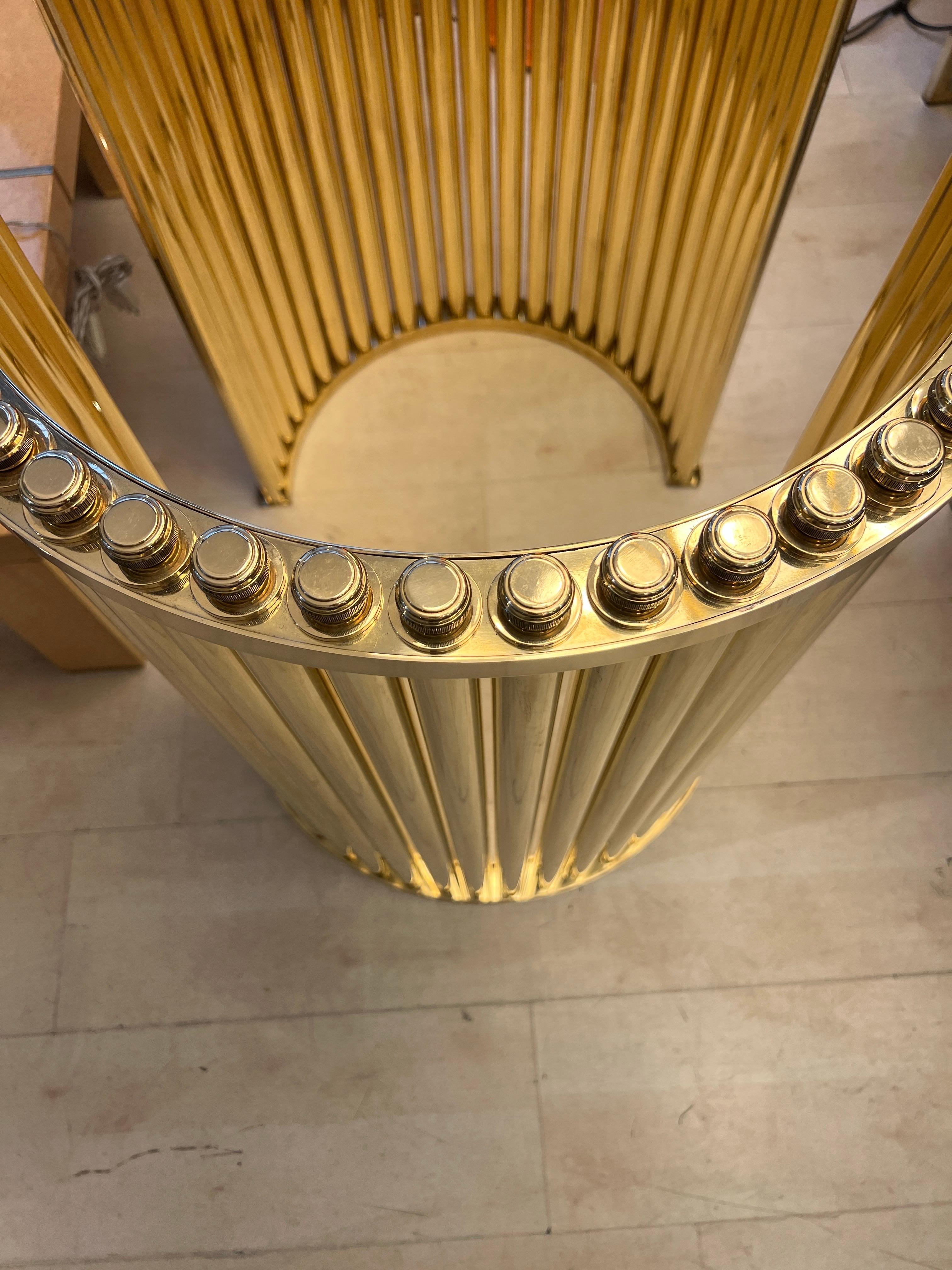 Coppia di basi da tavolo o console semicircolari in ottone, 1980 in vendita 2