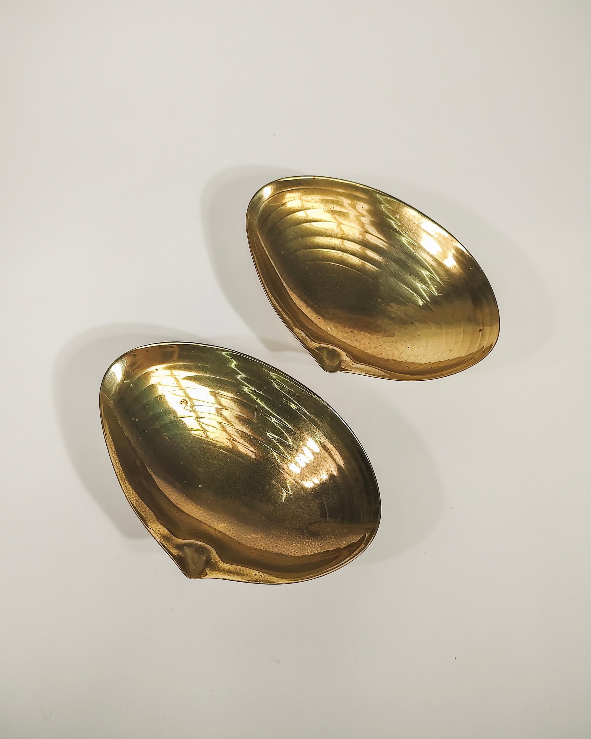 Hollywood Regency Pair of Brass Shell Ashtray Catch Dishes
