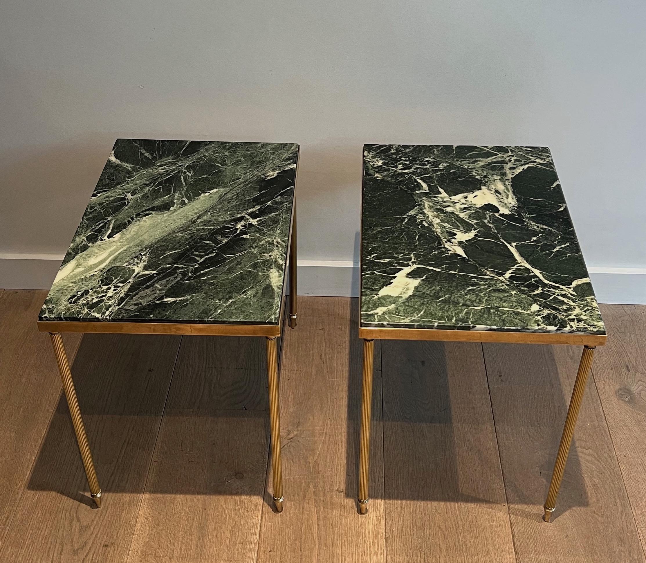 Paire de tables d'appoint en laiton avec plateau en marbre vert dans le style de la Maison Jansen 6