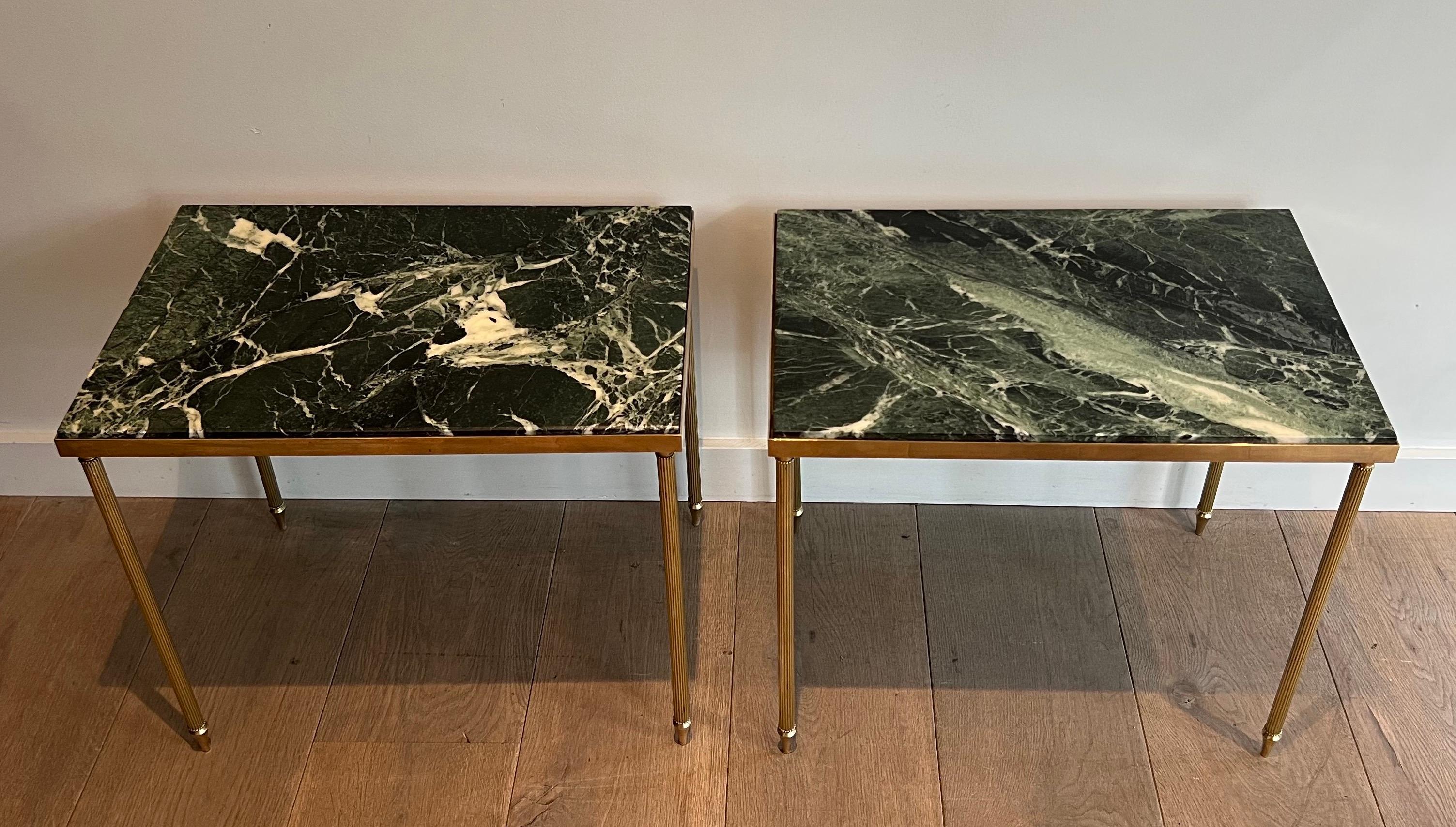 Paire de tables d'appoint en laiton avec plateau en marbre vert dans le style de la Maison Jansen 7