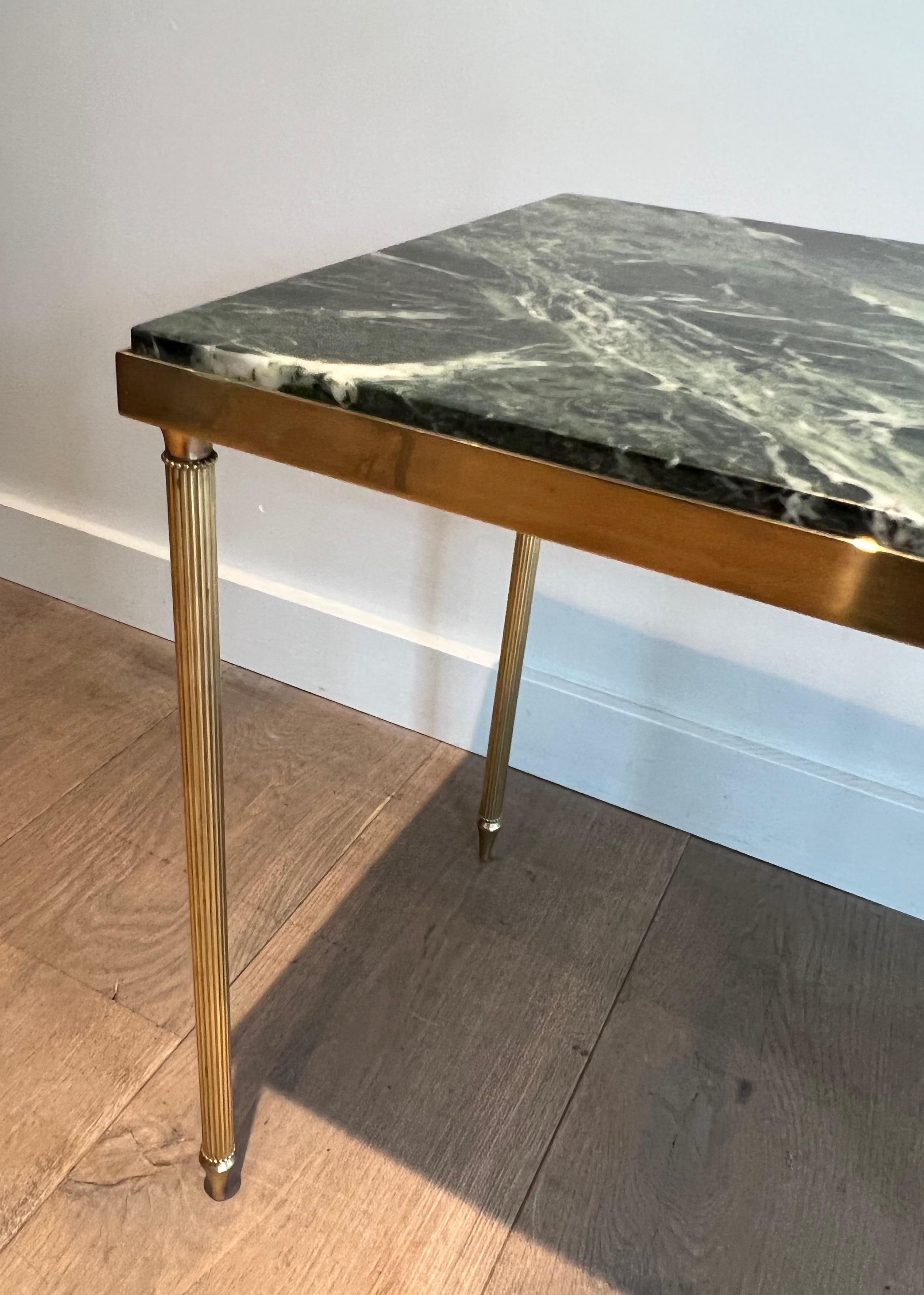 Paire de tables d'appoint en laiton avec plateau en marbre vert dans le style de la Maison Jansen 10