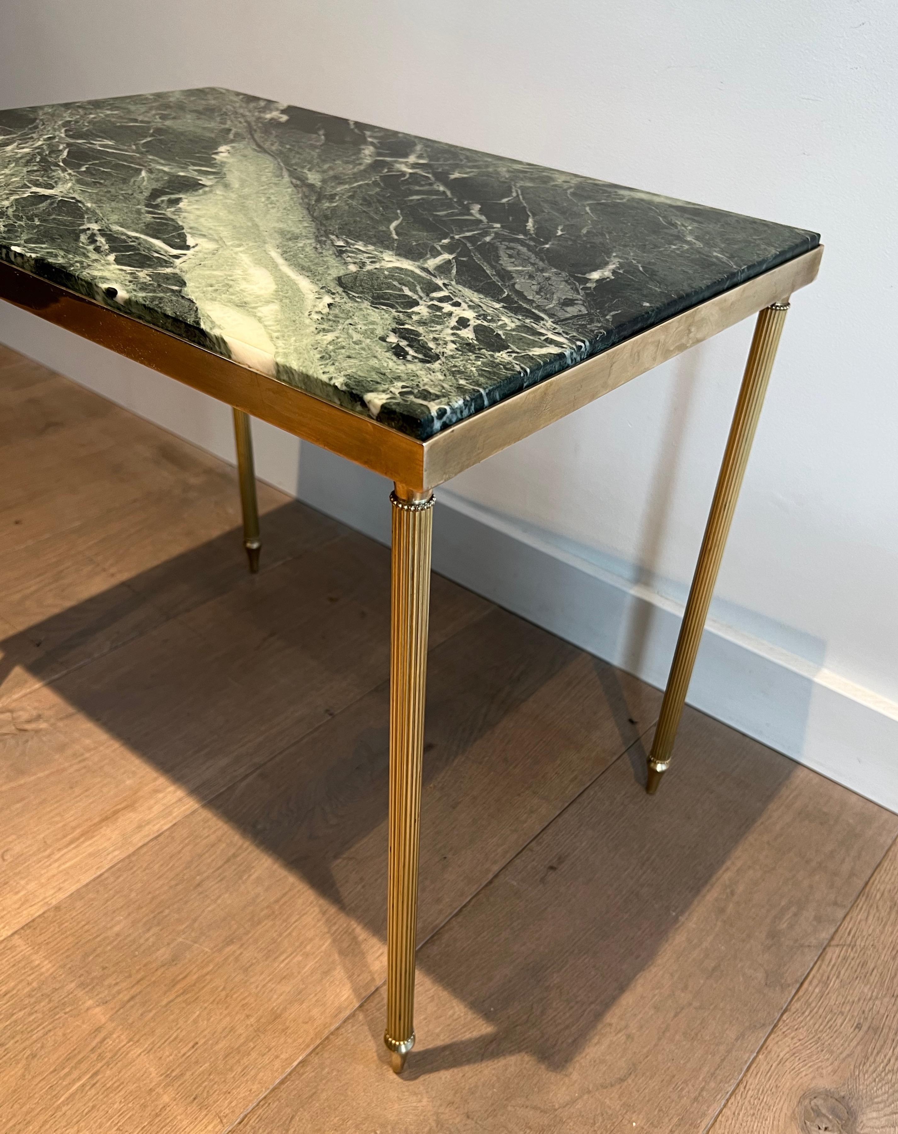 Paire de tables d'appoint en laiton avec plateau en marbre vert dans le style de la Maison Jansen 11
