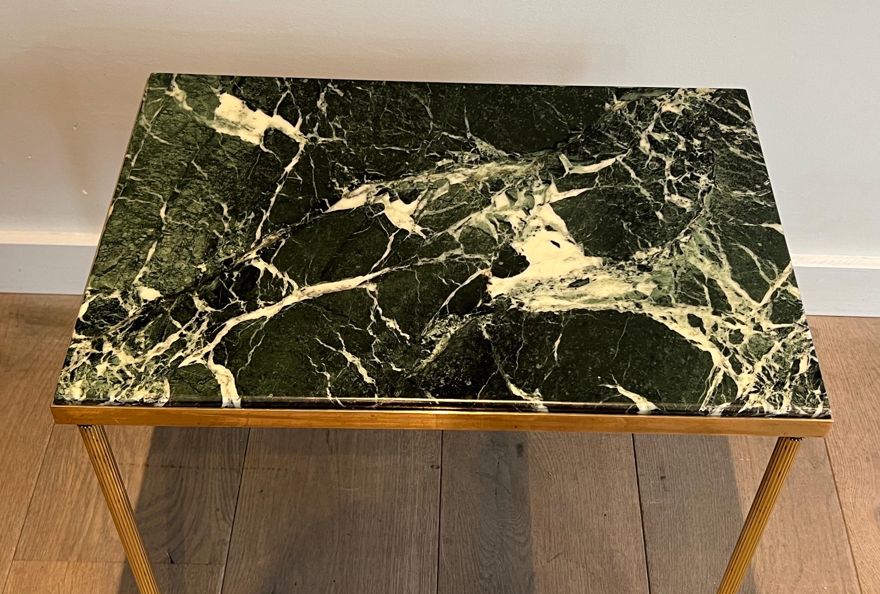 Paire de tables d'appoint en laiton avec plateau en marbre vert dans le style de la Maison Jansen 1