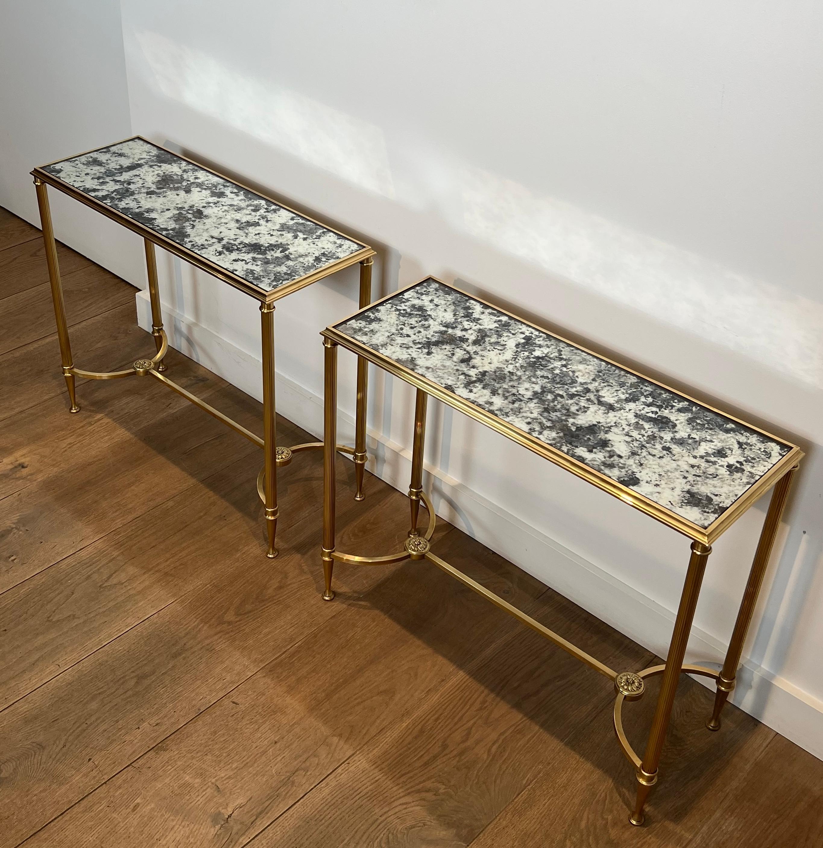 Néoclassique Pair of Brass Side Tables with Oxidized Mirror Tops by Maison Baguès en vente