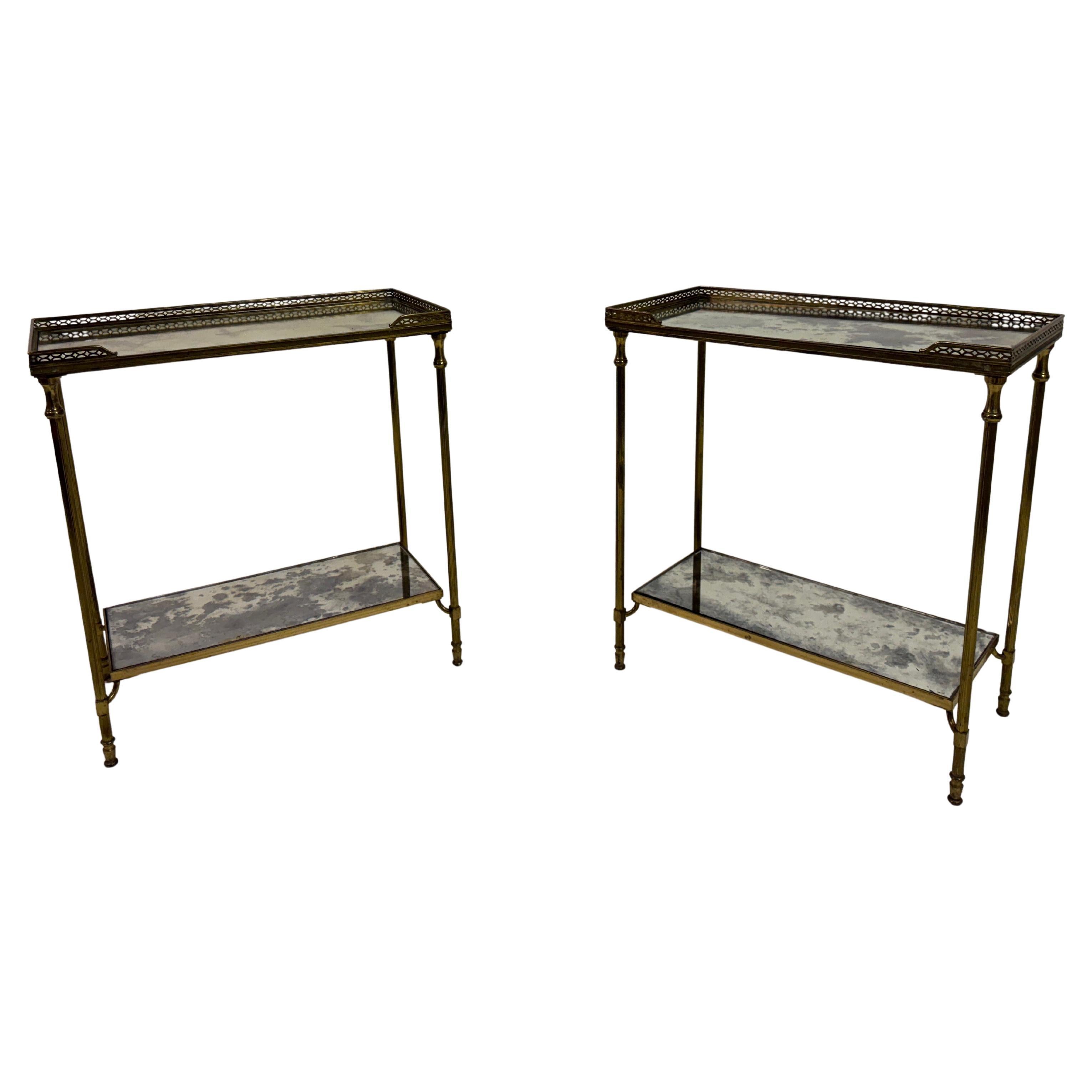 Paire de tables d
appoint en laiton et verre églomisé en vente
