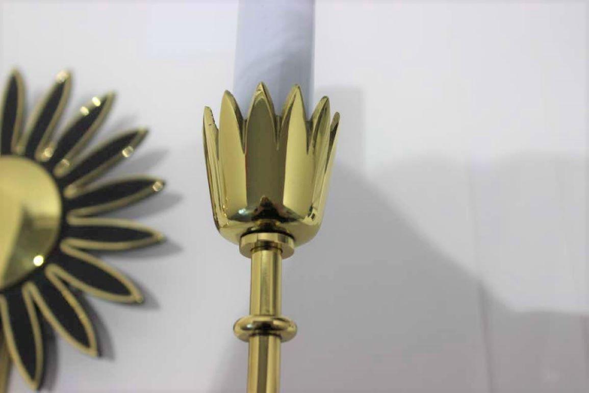 Pair of Brass Sunflower Motif Brass Wall Sconces In Good Condition For Sale In West Palm Beach, FL