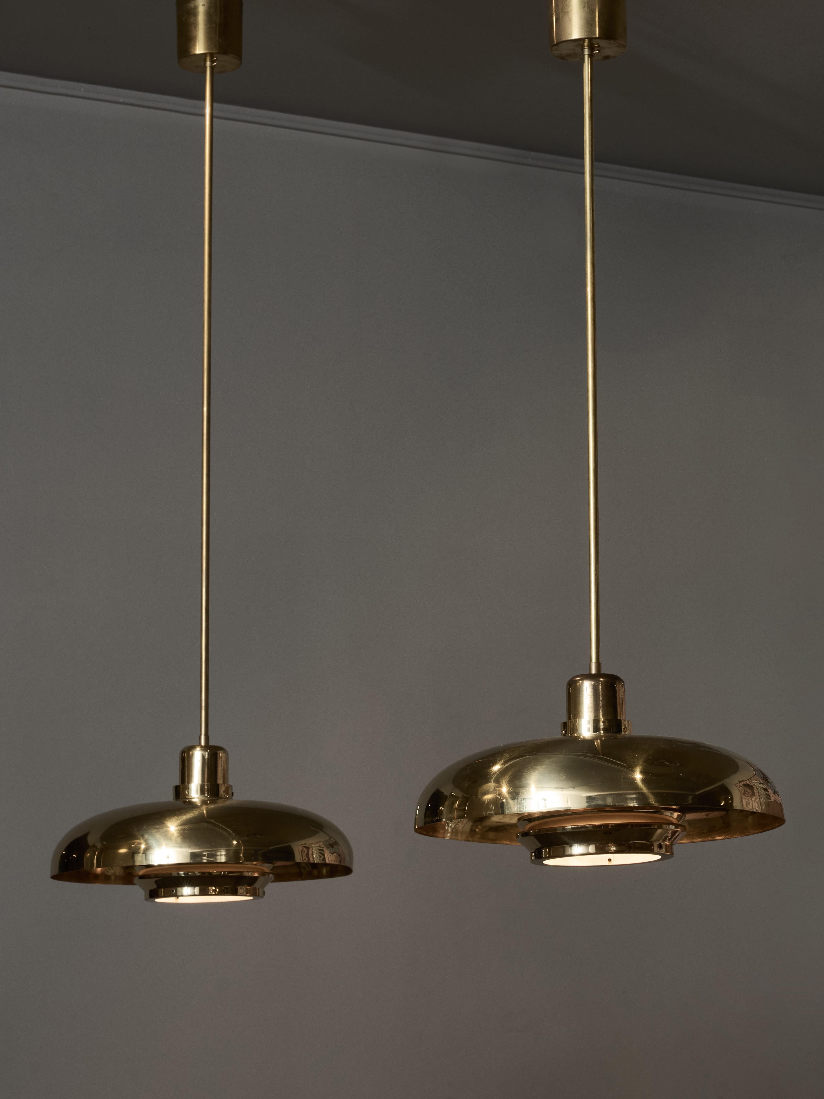 Scandinavo moderno Coppia di sospensioni in ottone di Hans-Agne Jakobsson in vendita