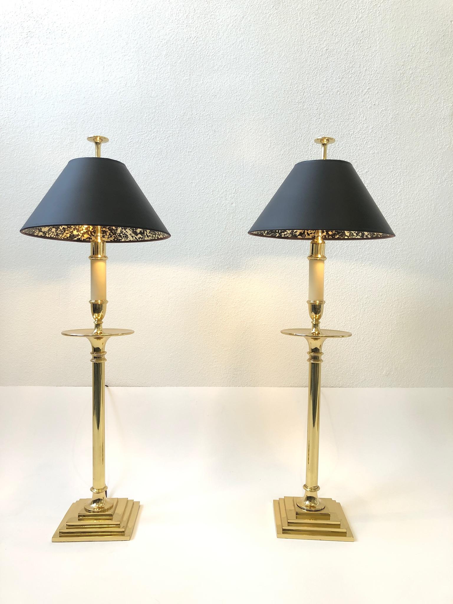 Glamorous 1970s pair of polish brass table lamps with black gold tortoise lining by Chapman.
Newly rewired, they take two regular Edison lightbulb.
Measurements: 13” diameter with shades 35.5” high to top of finial.
Base is 6.5” by 6.5”.