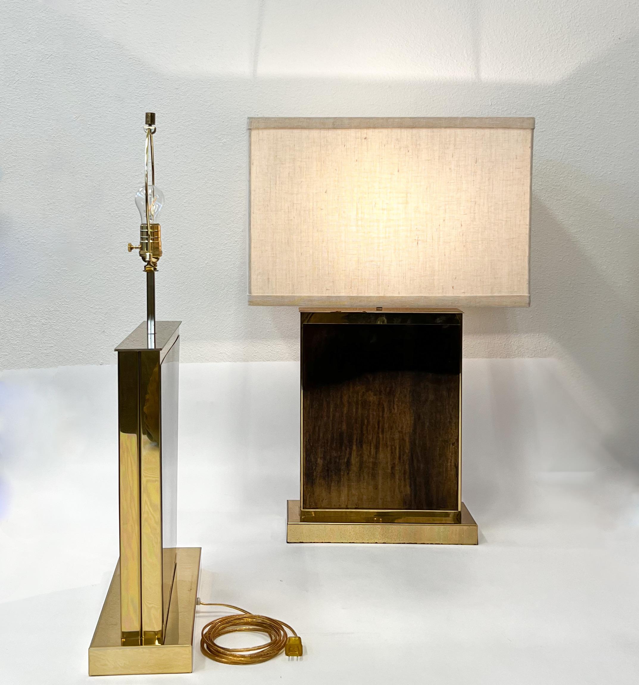 Mid-Century Modern Paire de lampes de bureau en laiton par Curtis Jere en vente