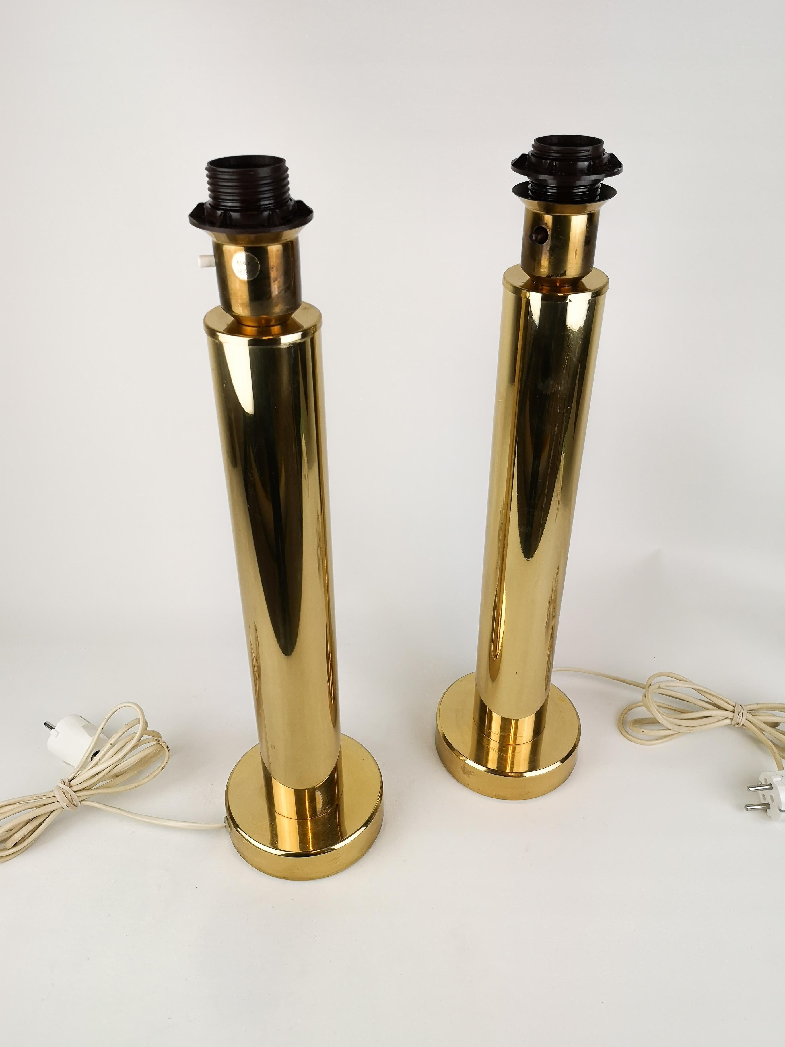 These pair of brass lamps are made in Sweden in the 1960s by Kosta Elarmatur. 

They are in good condition, minor wear of age. 

Measures: H 49 cm, D 13 cm.
 