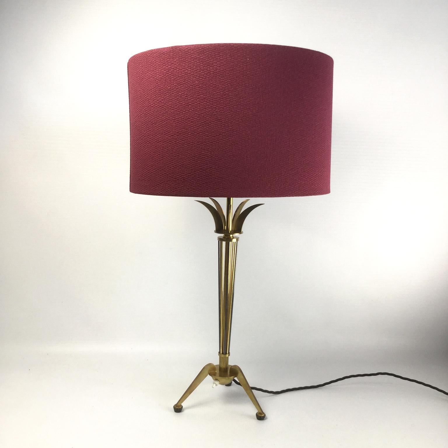 Pair of 1950s table lamp manufactured and edited by Maison Arlus for Maison Jansen
With a golden brass finish and gun barrel patina.
Rewired with black cotton-insulated cable
Burgundy lamp shade with reflective bronze interior
Small mark inside on