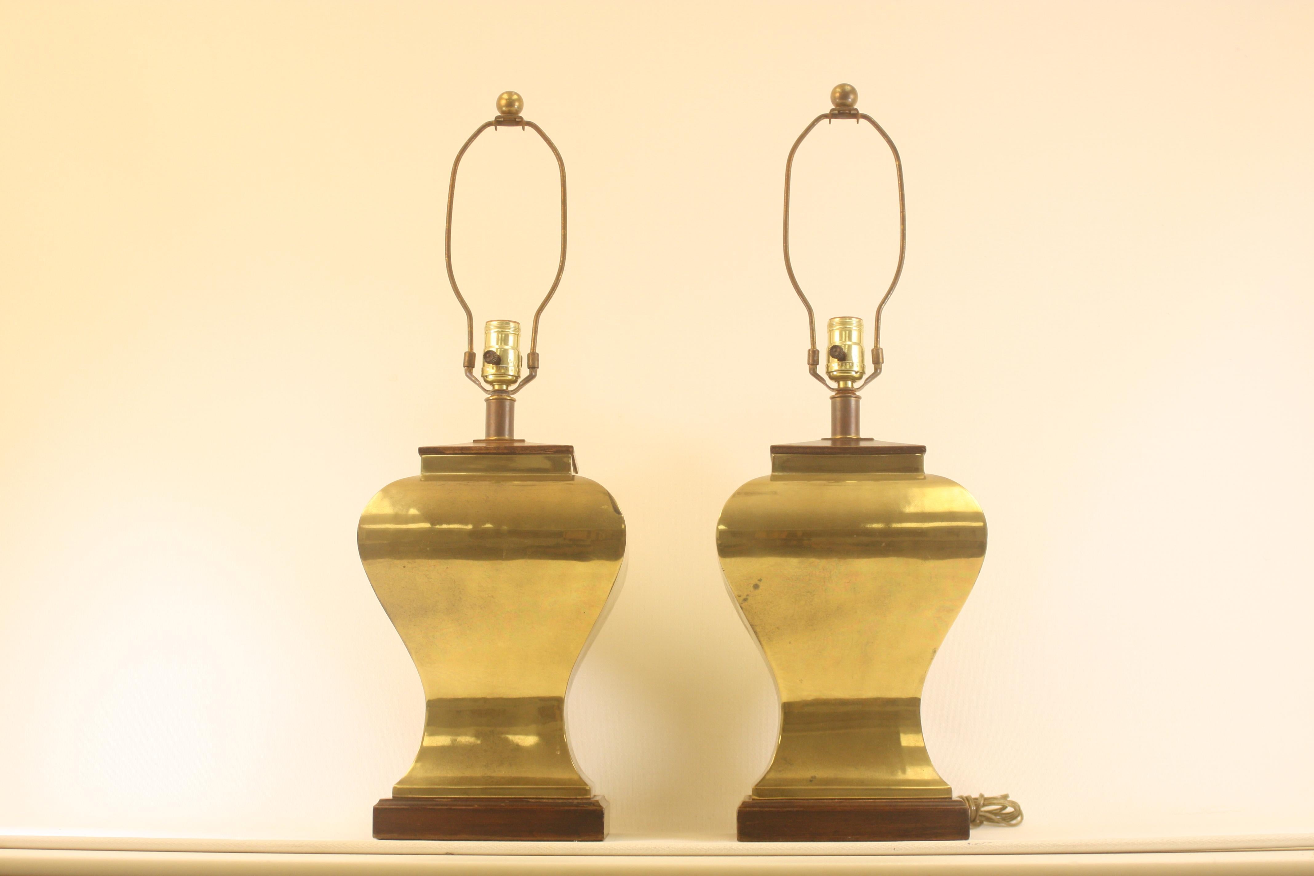 American Classical Pair of Brass Table Lamps by Tyndale Lighting For Sale