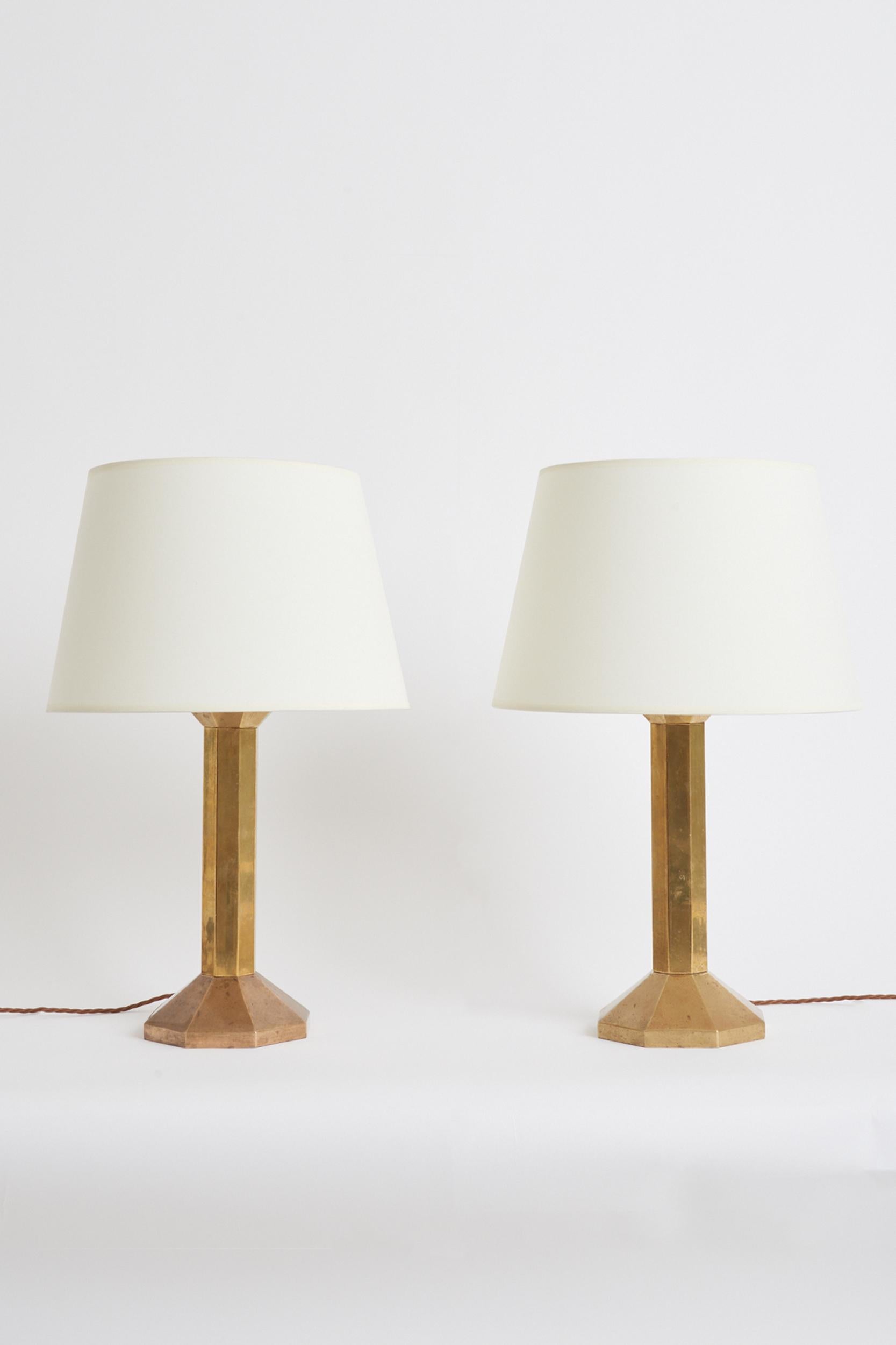 A pair of large faceted brass pricket sticks converted into table lamps.
France, 1940s.
With the shade: 61 cm high by 35.5 cm diameter
Lamp base only: 43 cm high by 18 cm diameter.