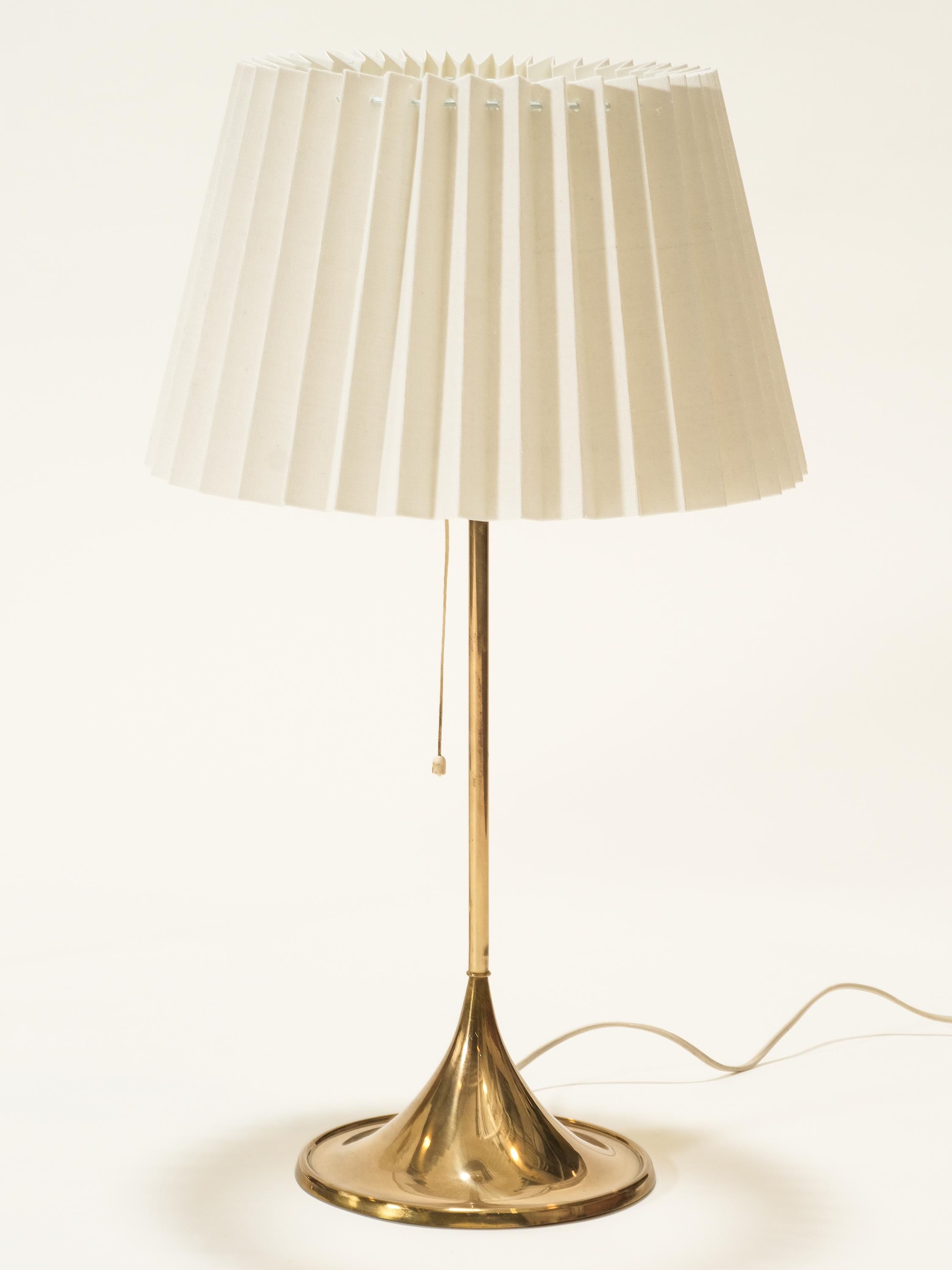 Pair of Brass Table Lamps Model B-024 by Bergboms, Sweden, 1960s In Good Condition In Helsinki, FI