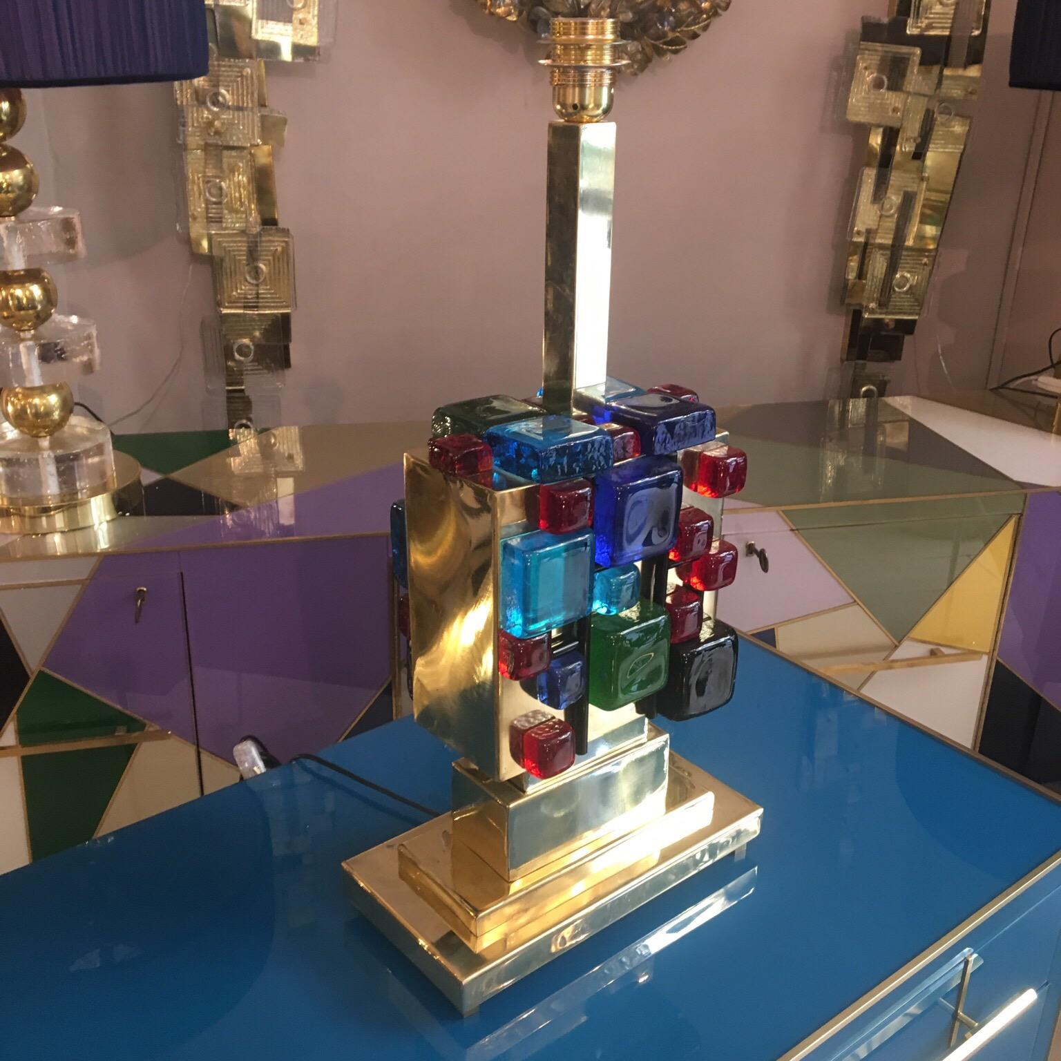 Paire de lampes de bureau en laiton avec cubes en verre de Murano multicolores, années 1980 6