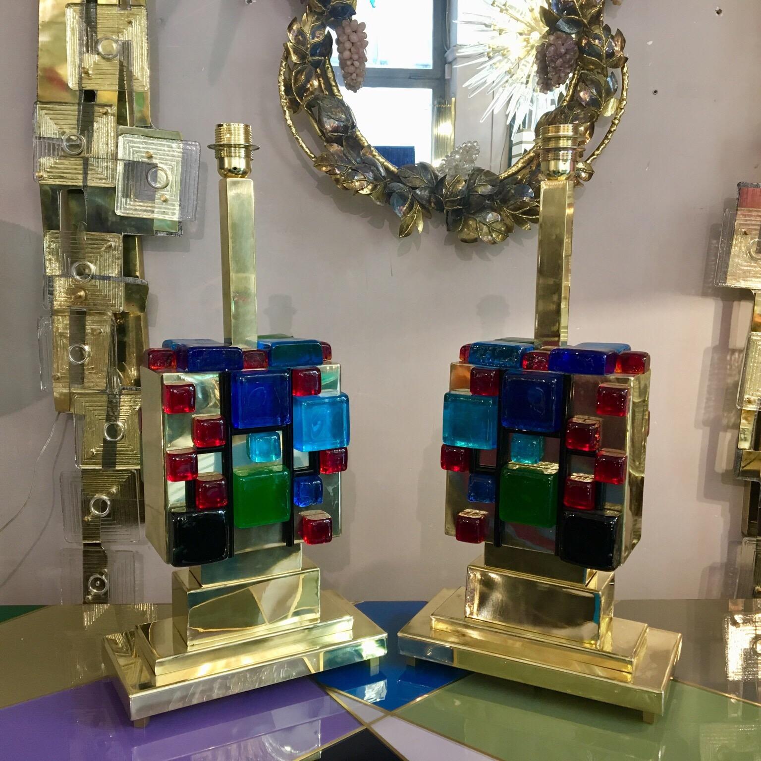 Paire de lampes de bureau en laiton avec cubes en verre de Murano multicolores, années 1980 8