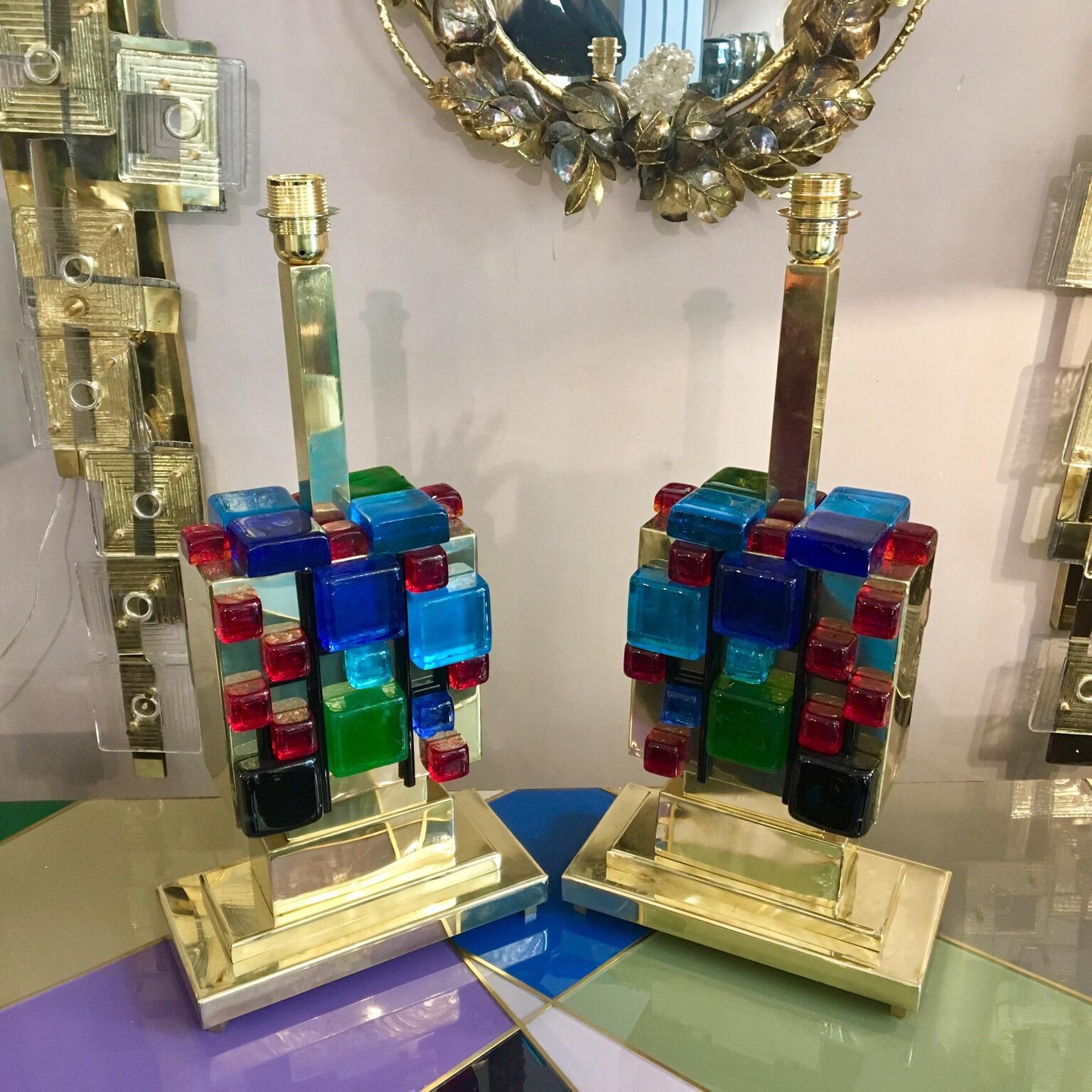 Paire de lampes de bureau en laiton avec cubes en verre de Murano multicolores, années 1980 10