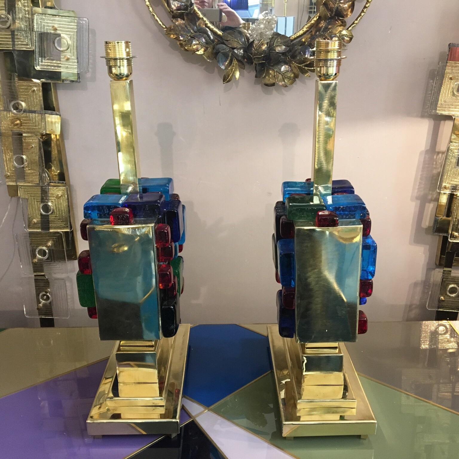 Paire de lampes de bureau en laiton avec cubes en verre de Murano multicolores, années 1980 11