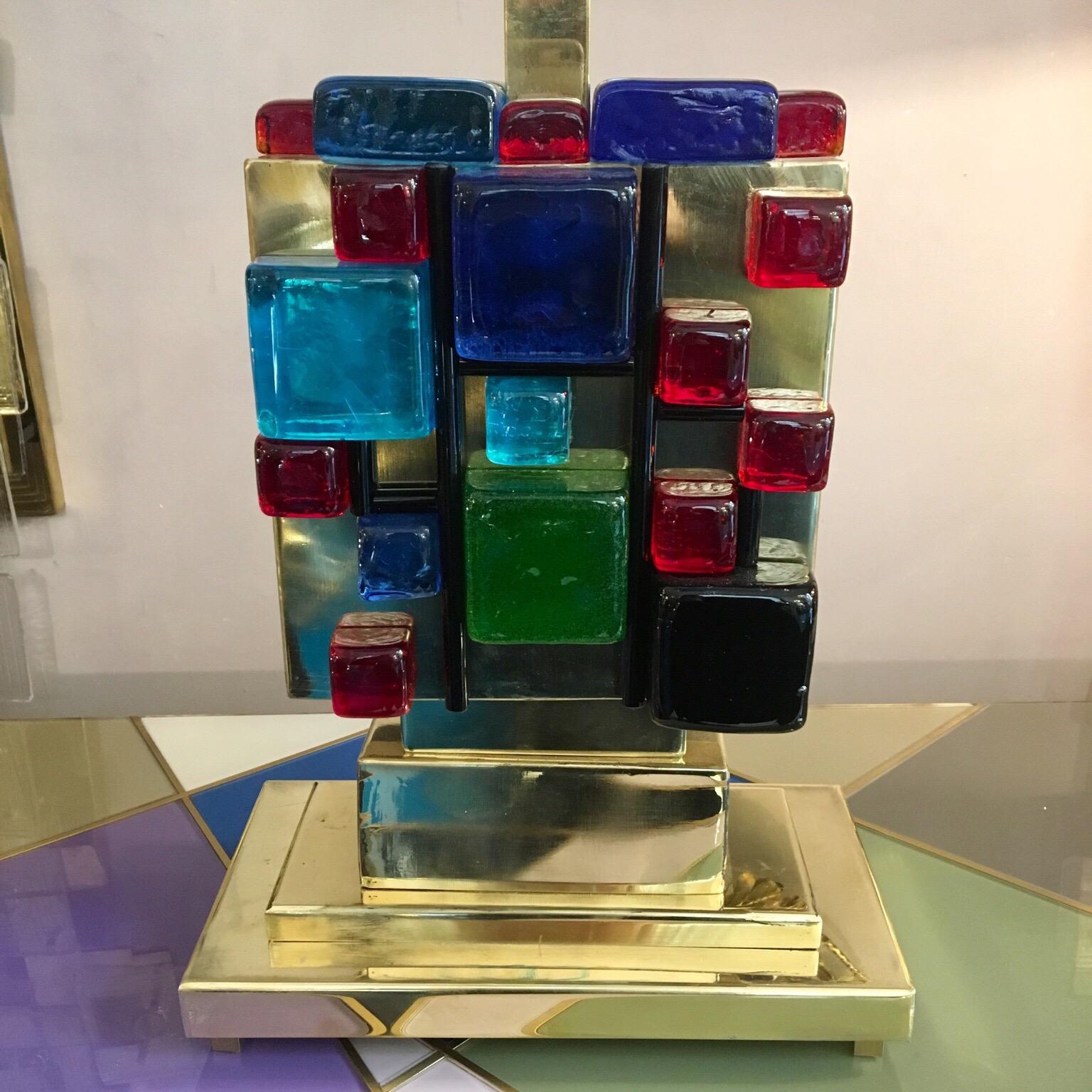 Fin du 20e siècle Paire de lampes de bureau en laiton avec cubes en verre de Murano multicolores, années 1980