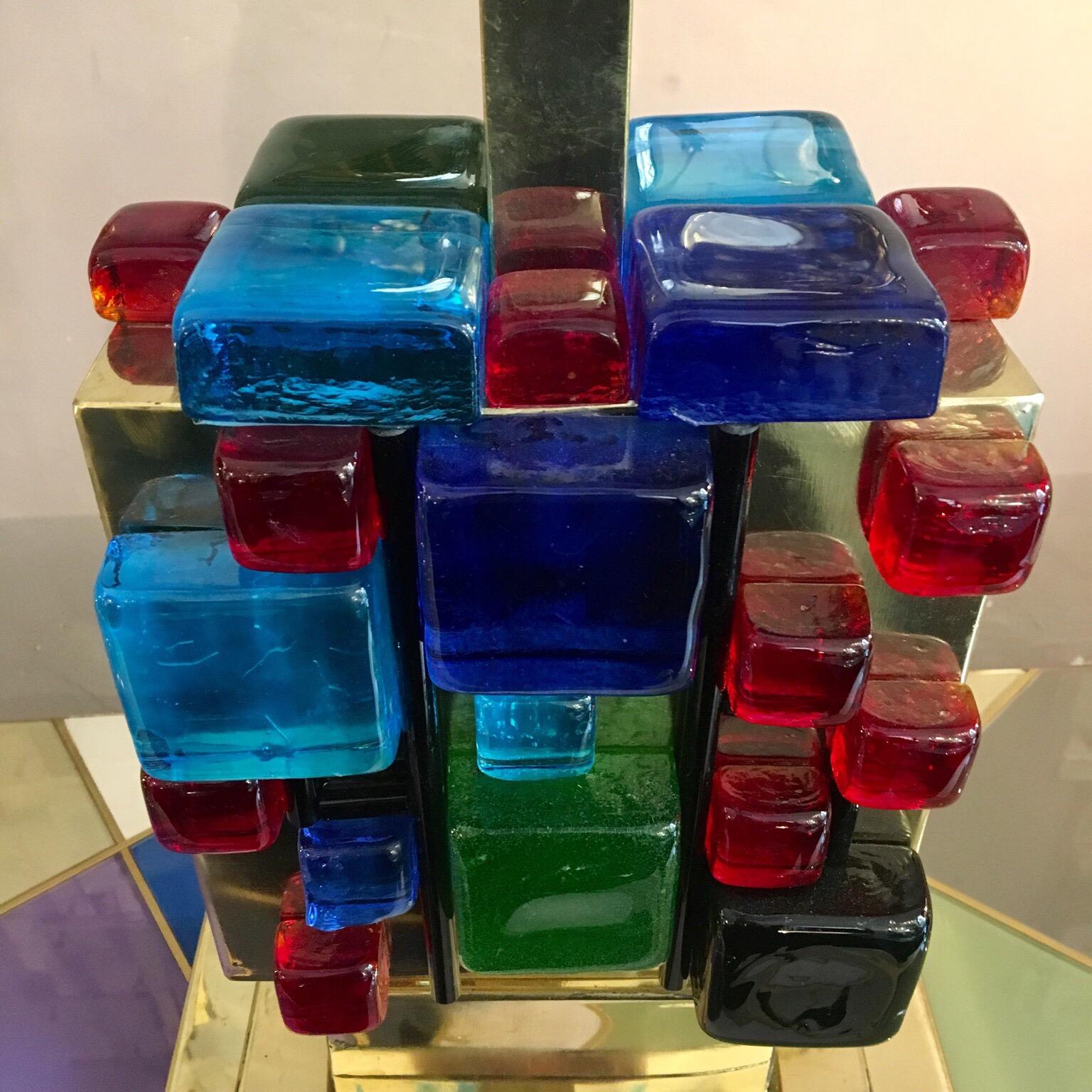 Paire de lampes de bureau en laiton avec cubes en verre de Murano multicolores, années 1980 2