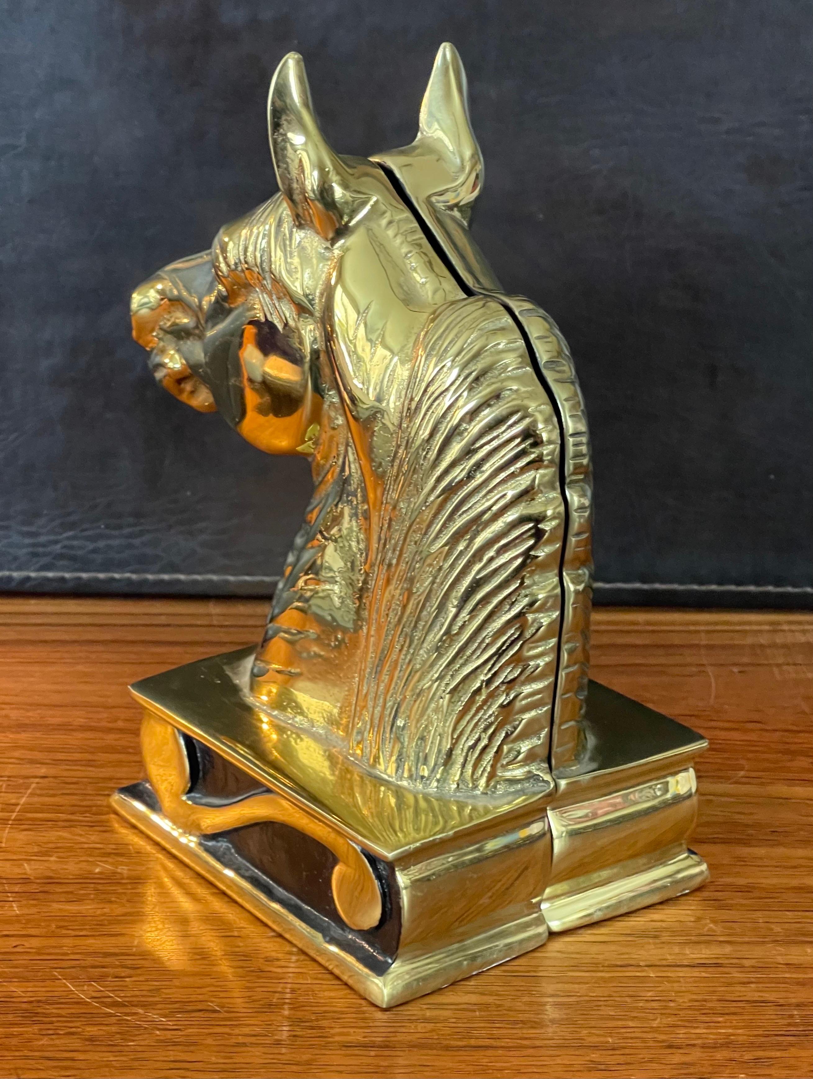 Ein Paar Buchstützen mit Pferdekopf aus Messing „The Stallion“ von Virginia Metalcrafters im Angebot 5