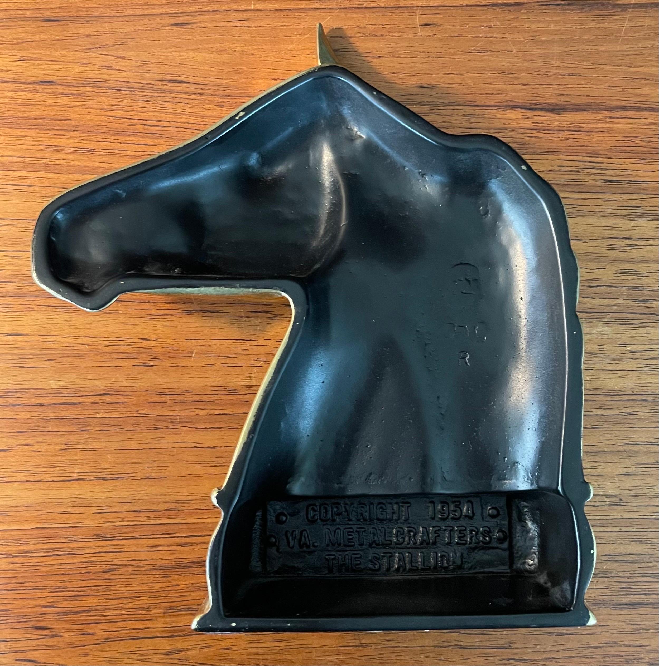 Ein Paar Buchstützen mit Pferdekopf aus Messing „The Stallion“ von Virginia Metalcrafters im Angebot 8