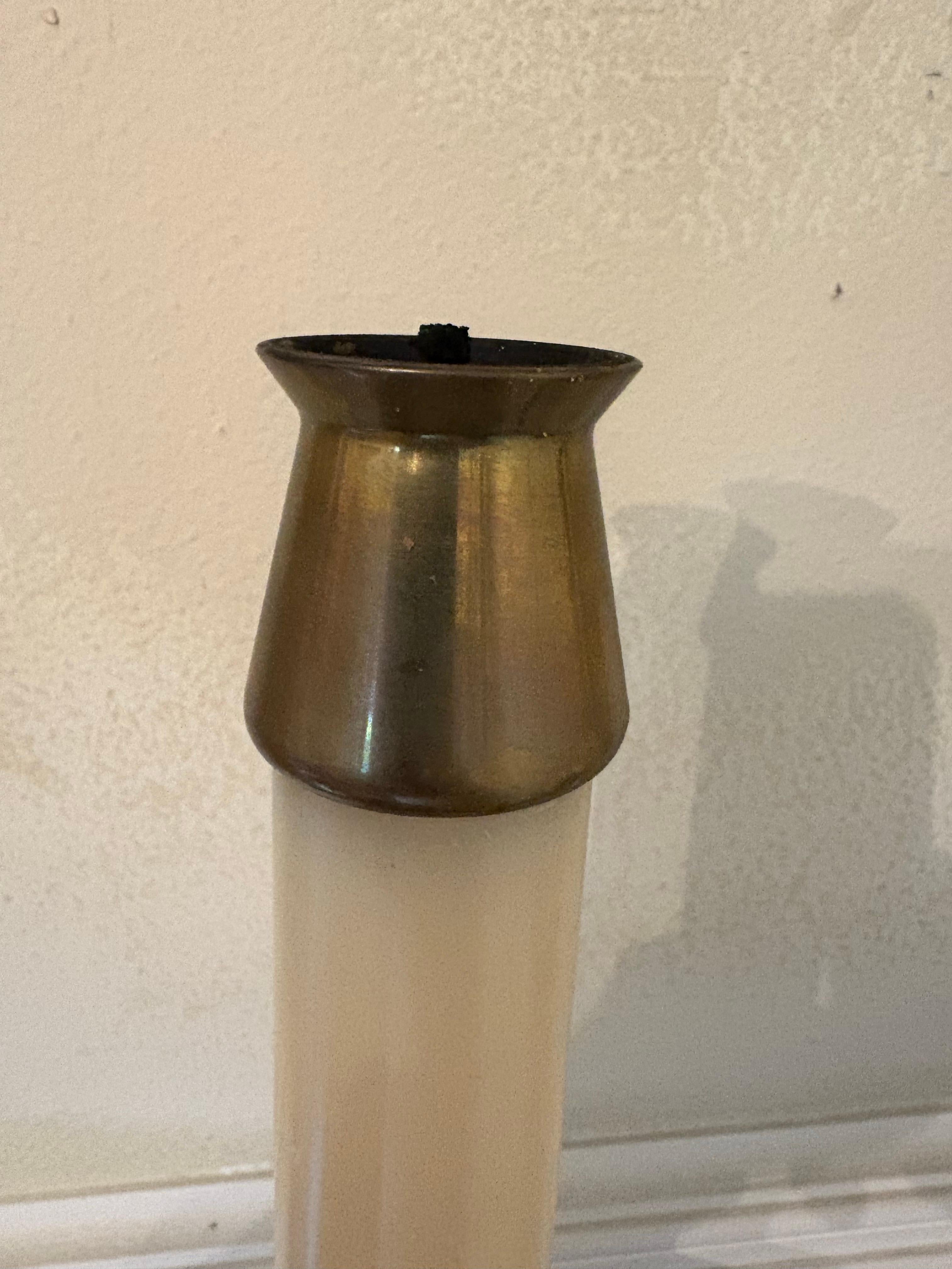 Paar Messing Torchere oder Altar-Kerzenhalter, Mitte des 20.  Sie umfassen nachfüllbare Öl-Flüssigkerzen