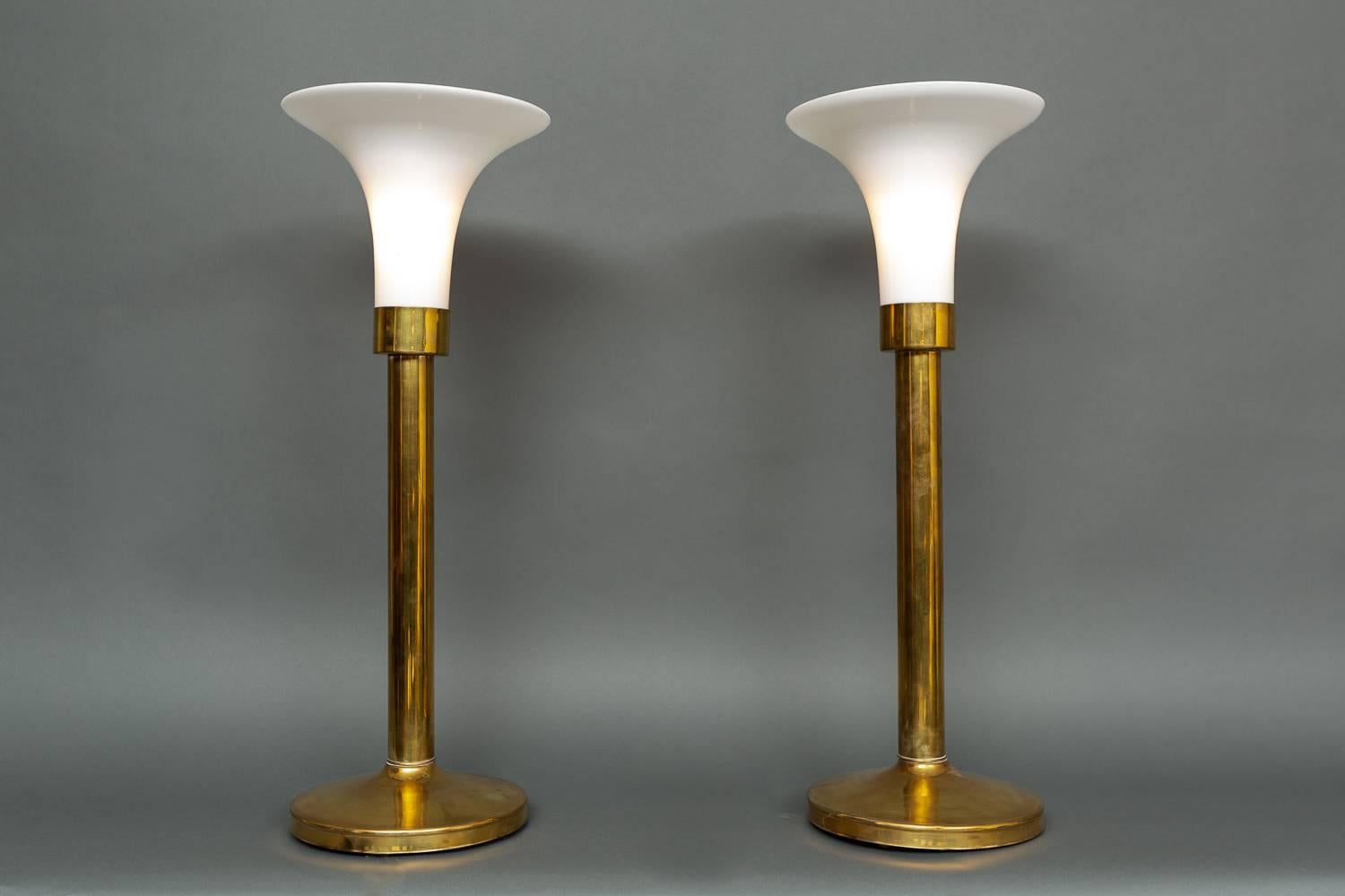 Américain Paire de lampes « Touch » en laiton en vente