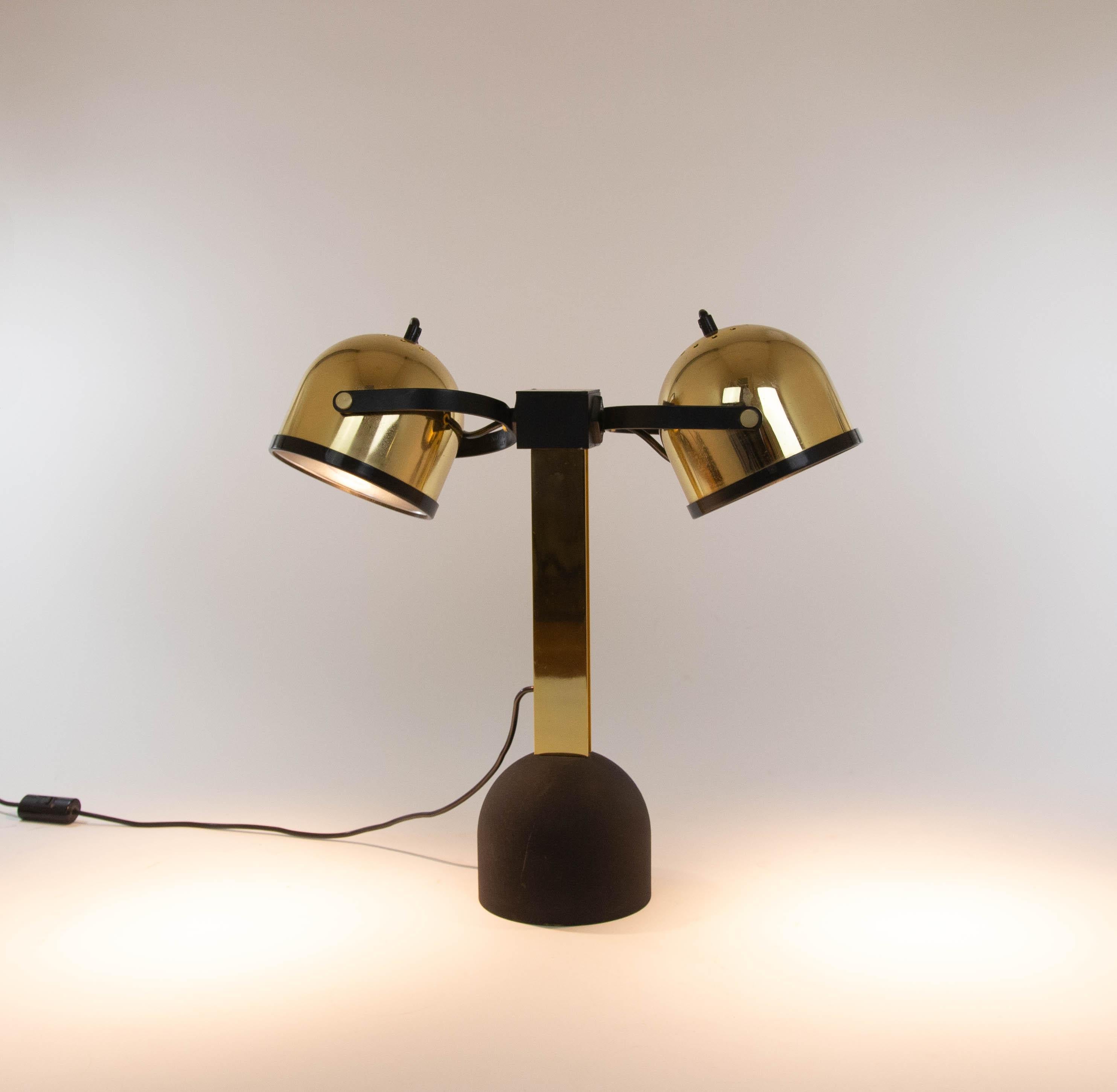 italien Paire de lampes de table Trepiù en laiton par Gae Aulenti & Livio Castiglioni pour Stilnovo en vente