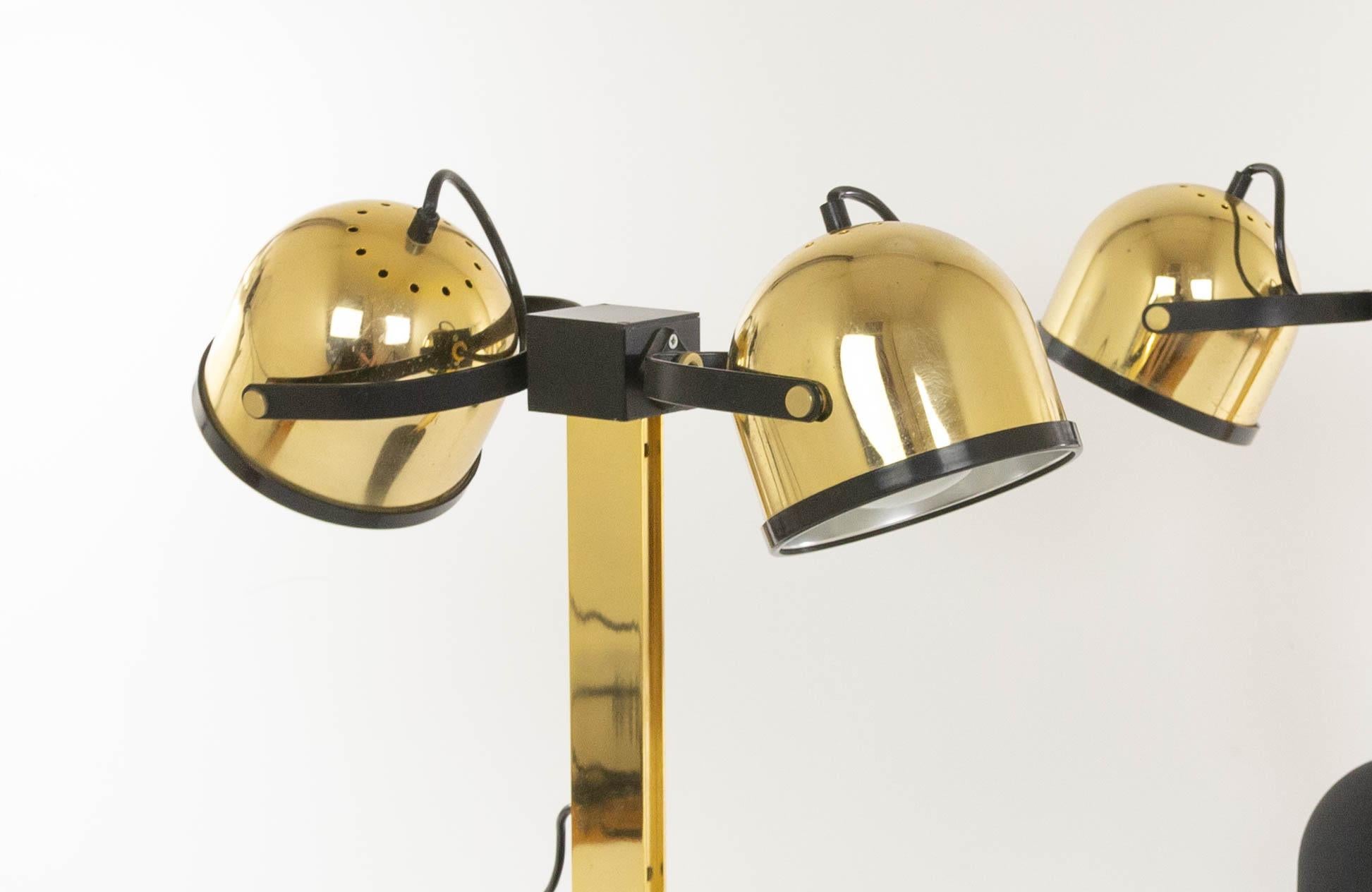 Late 20th Century Pair of brass Trepiù table lamps by Gae Aulenti & Livio Castiglioni for Stilnovo For Sale