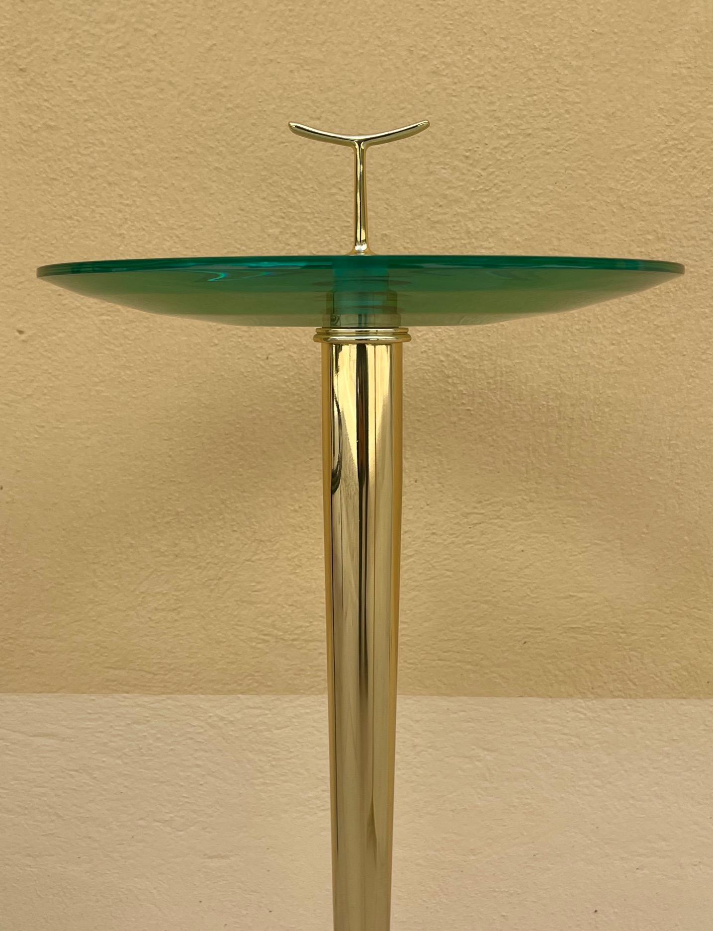 Pair of brass tripod tables with lens glass tops . Italy, late 20th century  In Good Condition For Sale In Paris, Ile-de-France
