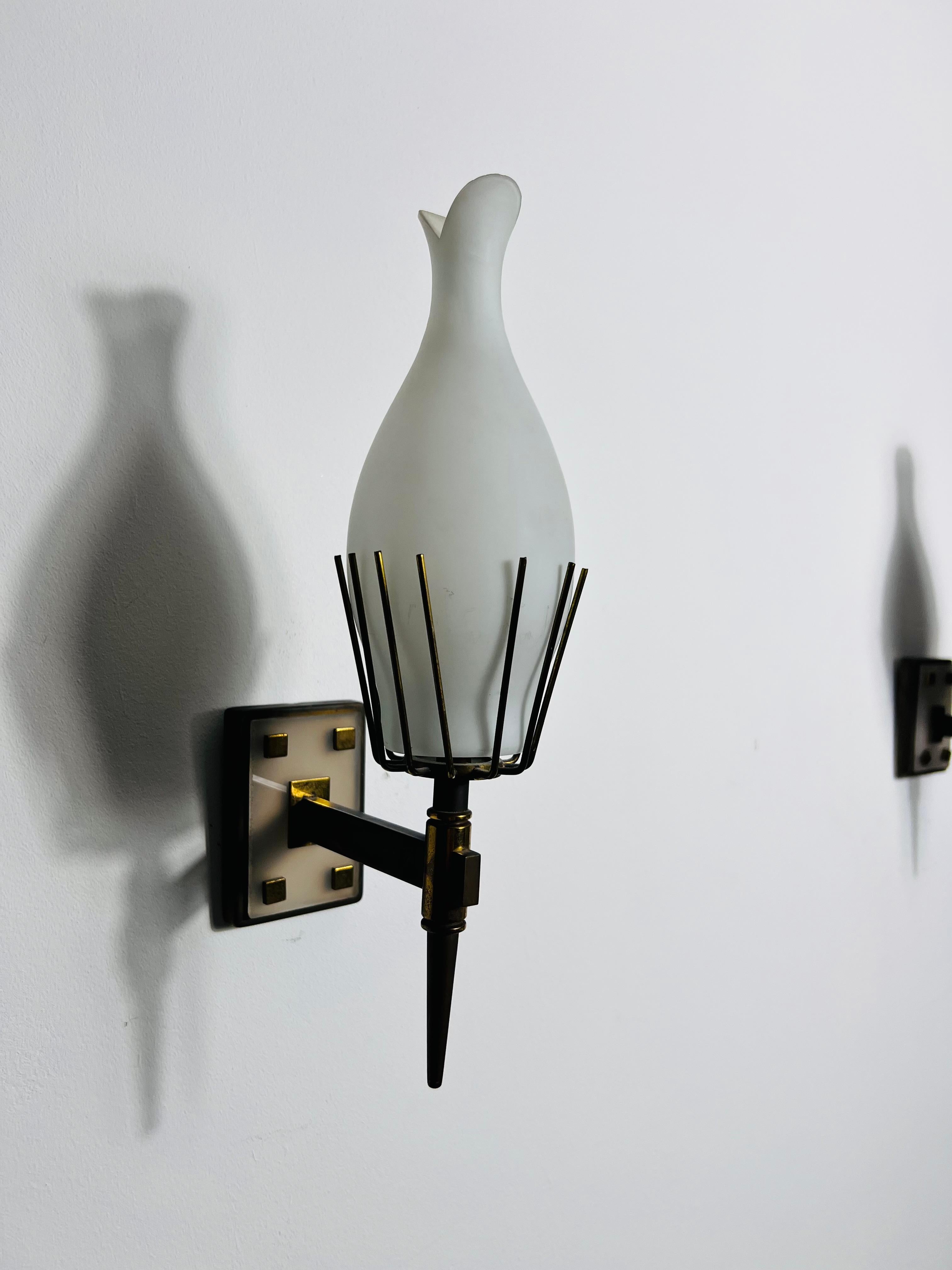 Paire de lampes murales en laiton attribuée à Arredoluce, Italie, années 1960 en vente 4
