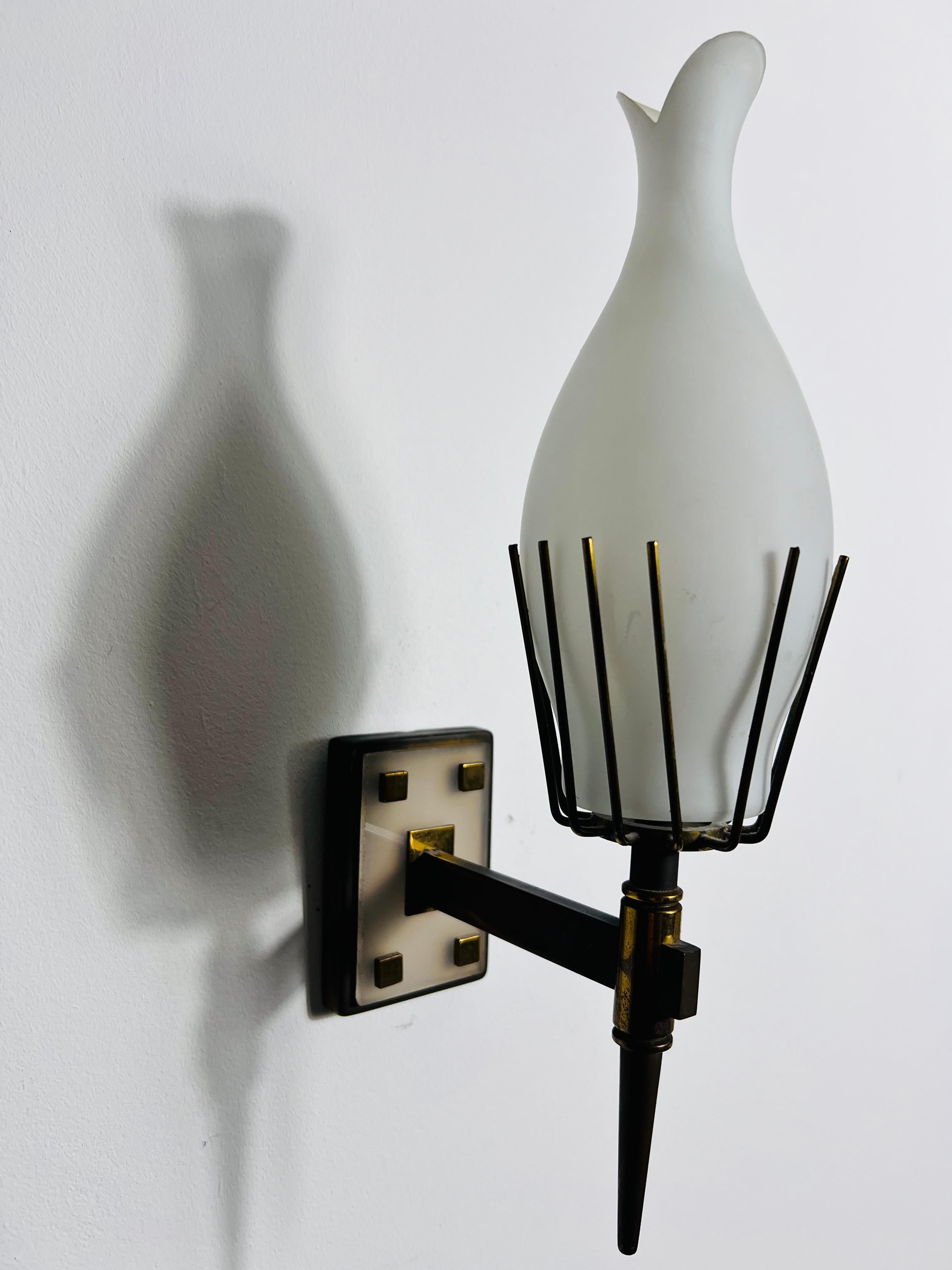 Paire de lampes murales en laiton attribuée à Arredoluce, Italie, années 1960 en vente 5