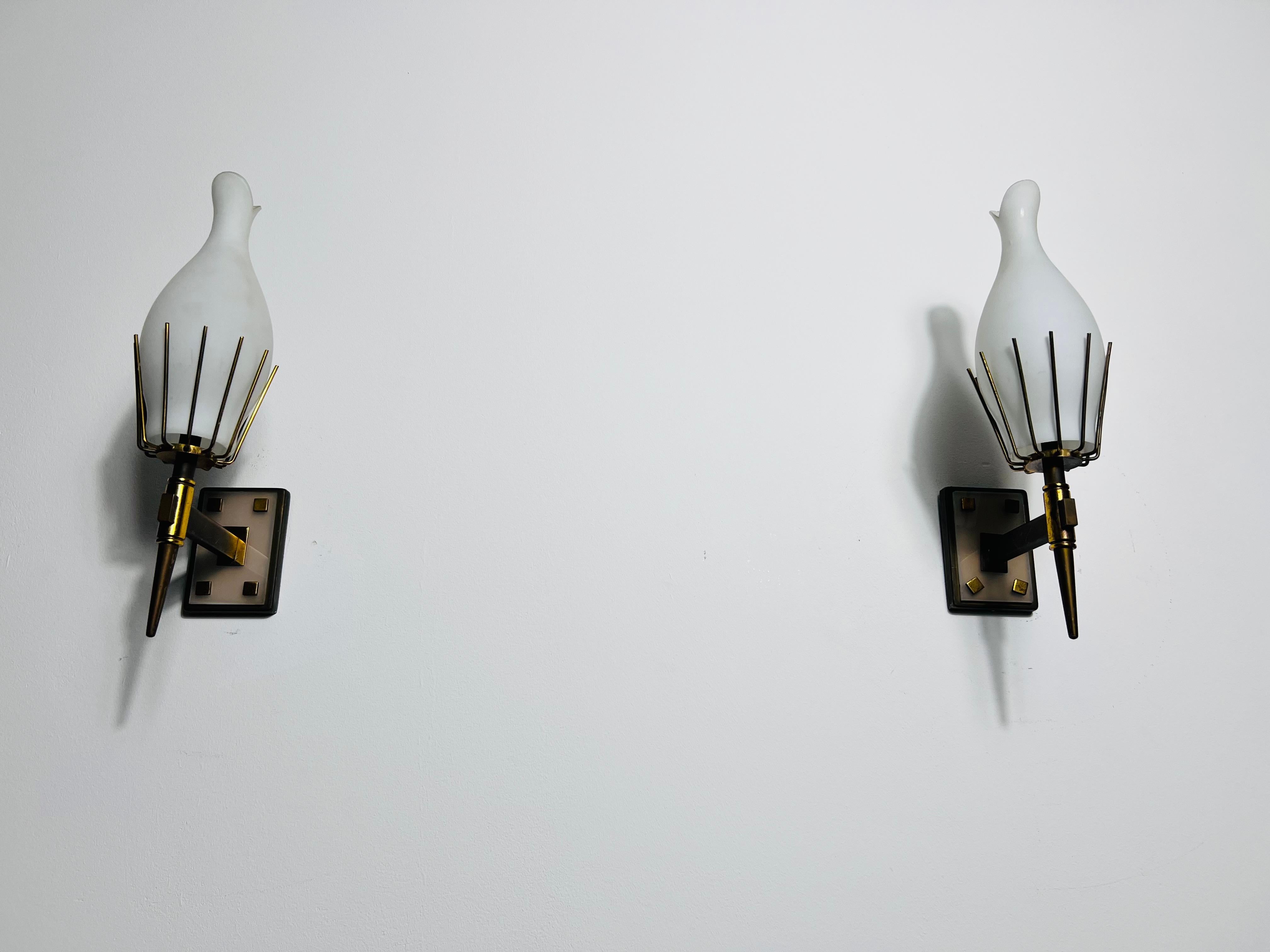 Paire de lampes murales en laiton attribuée à Arredoluce, Italie, années 1960 Bon état - En vente à Hagenbach, DE