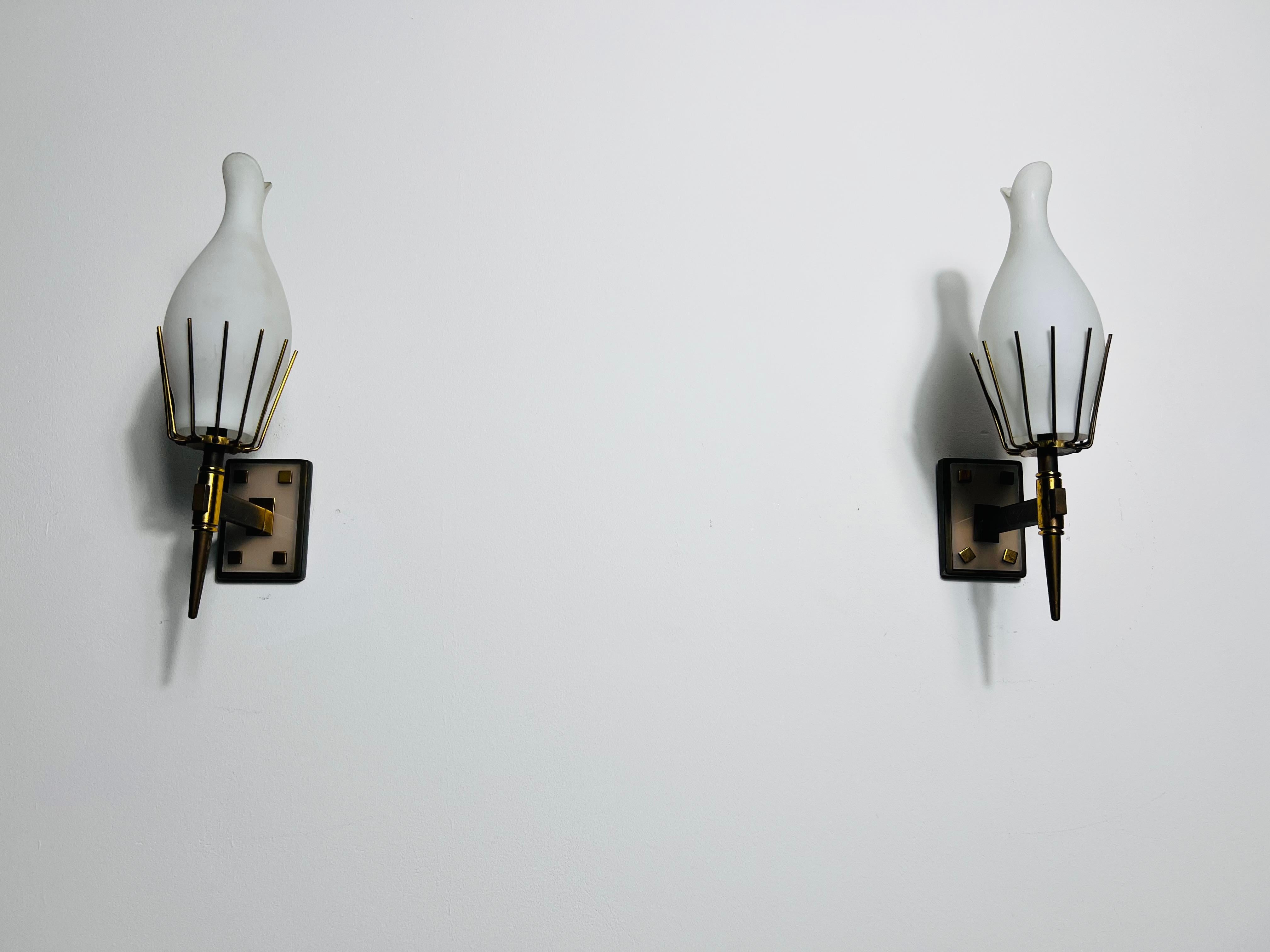 Milieu du XXe siècle Paire de lampes murales en laiton attribuée à Arredoluce, Italie, années 1960 en vente