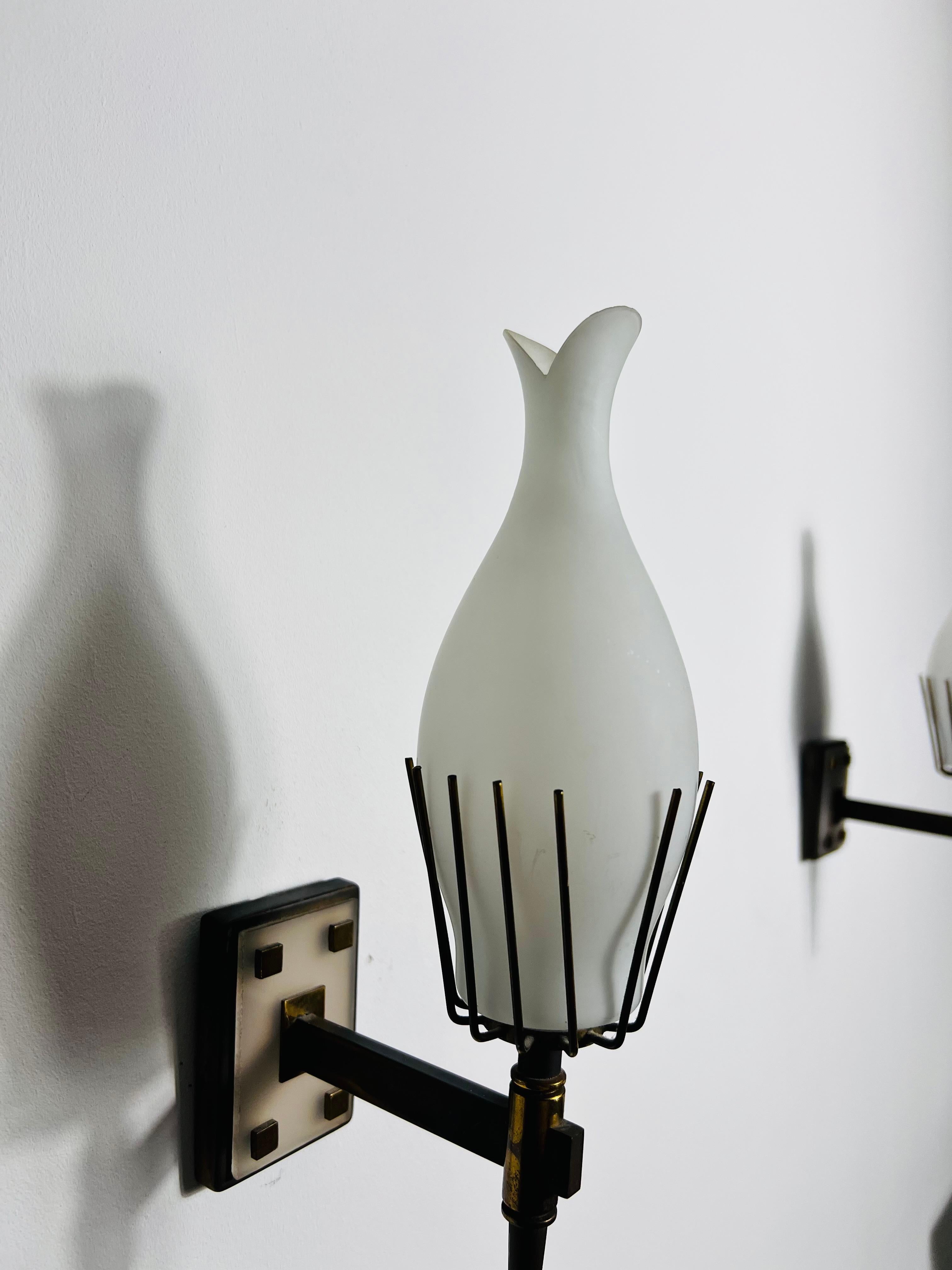 Paire de lampes murales en laiton attribuée à Arredoluce, Italie, années 1960 en vente 2
