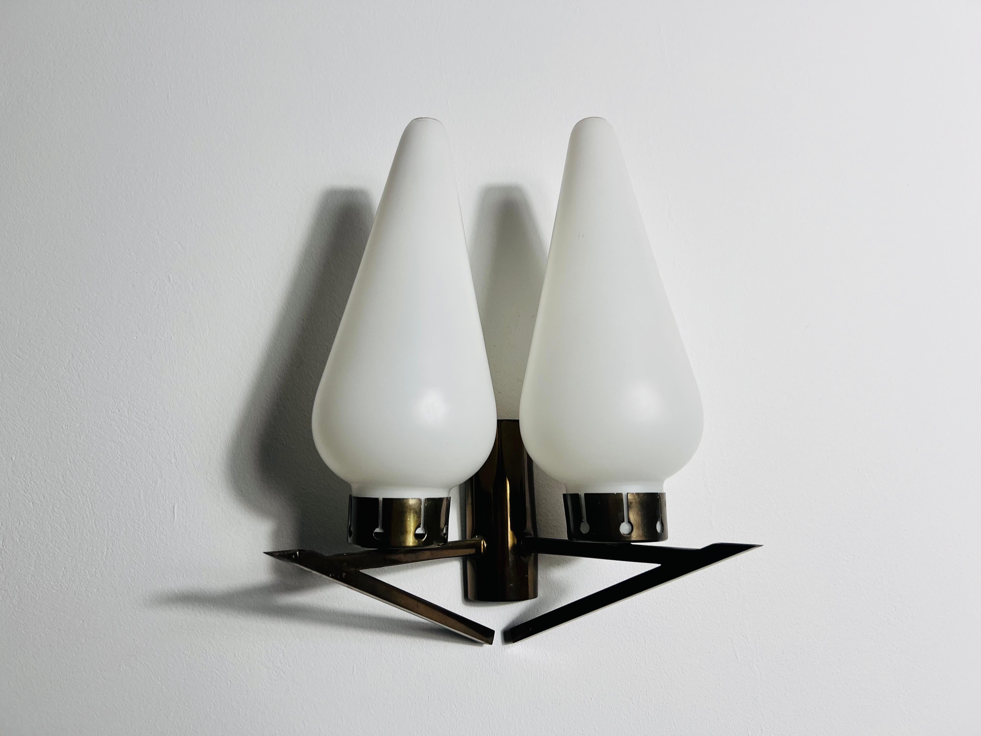 Pair of Brass Wall Lamps by Arredoluce, Italy, 1960s For Sale 4