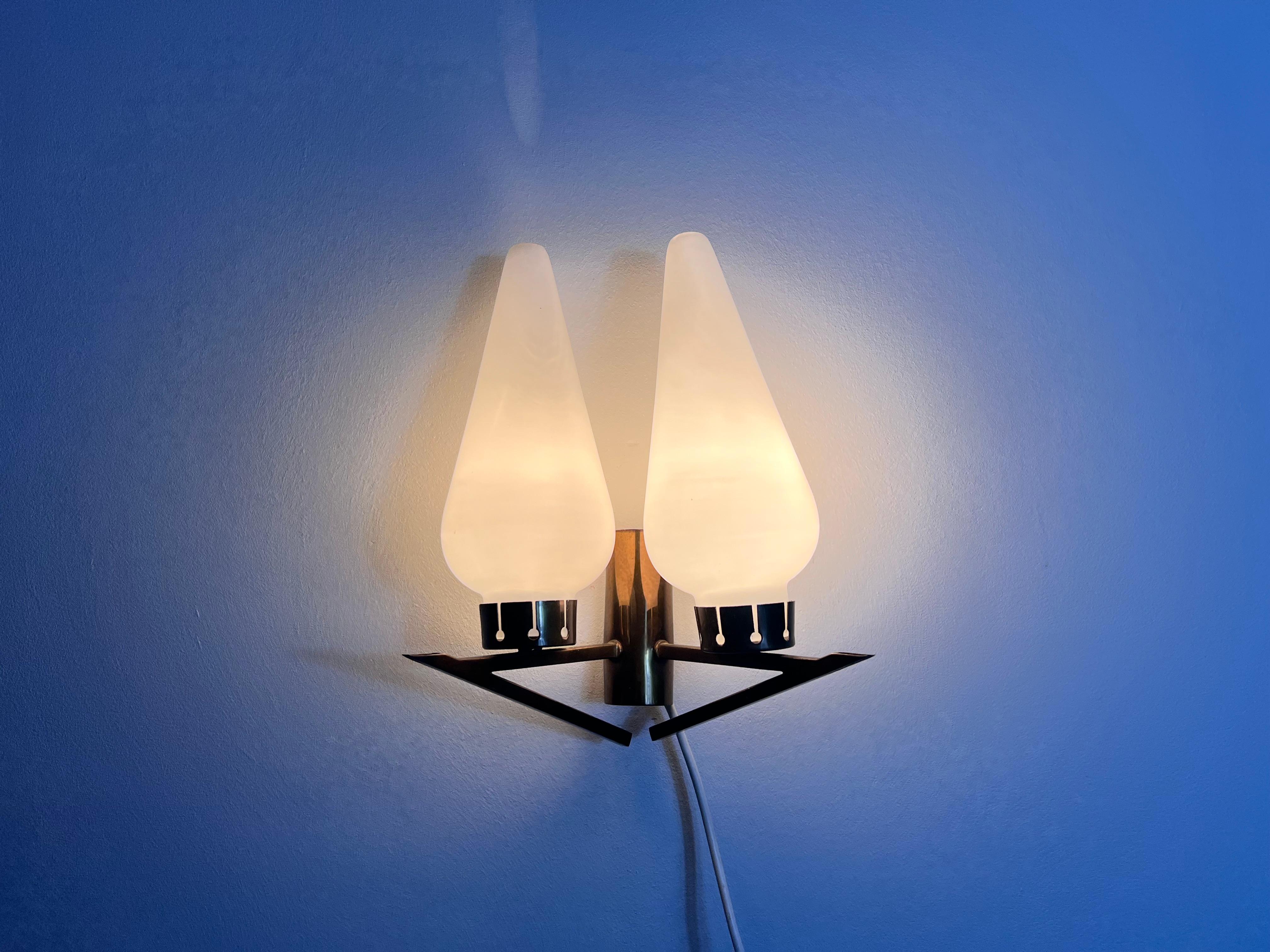 Pair of Brass Wall Lamps by Arredoluce, Italy, 1960s For Sale 7