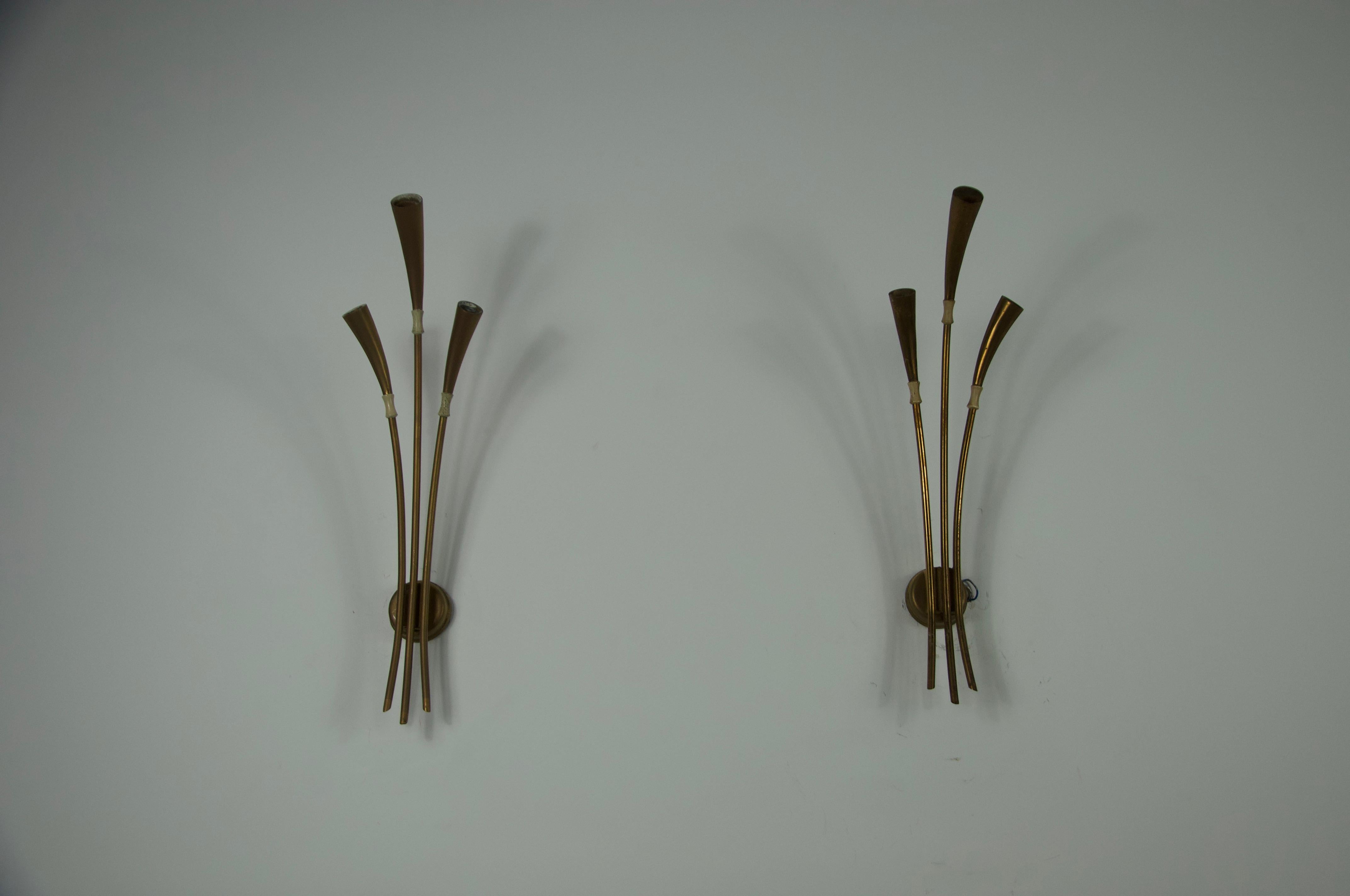 Mid-Century Modern Paire de lampes murales en laiton Oscar Torlasco, Italie, années 1960 en vente