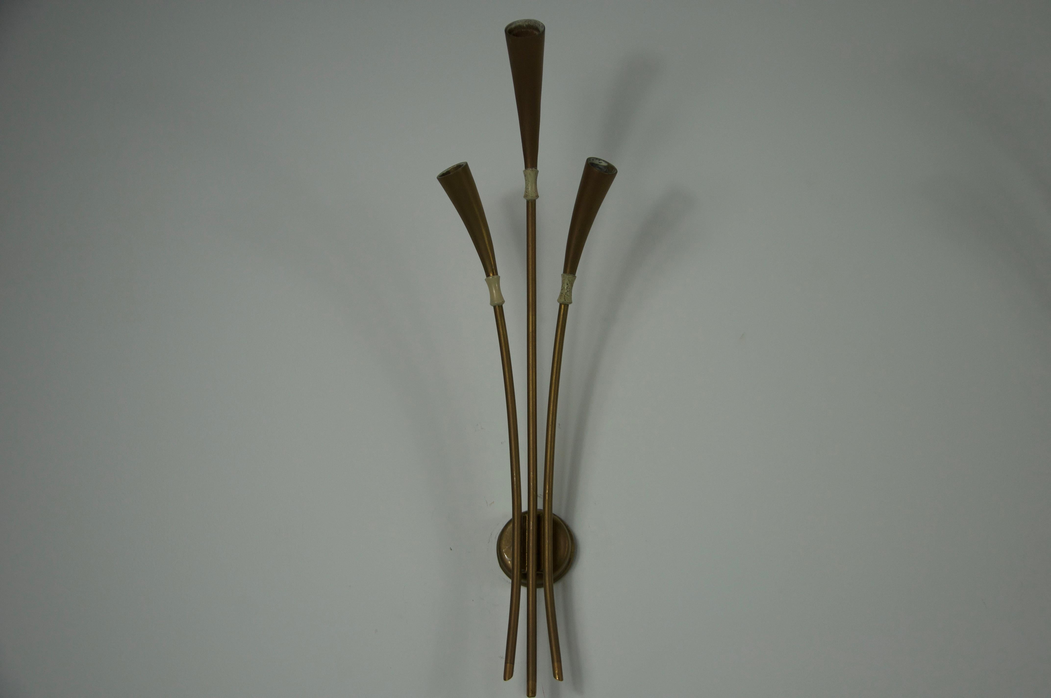 italien Paire de lampes murales en laiton Oscar Torlasco, Italie, années 1960 en vente