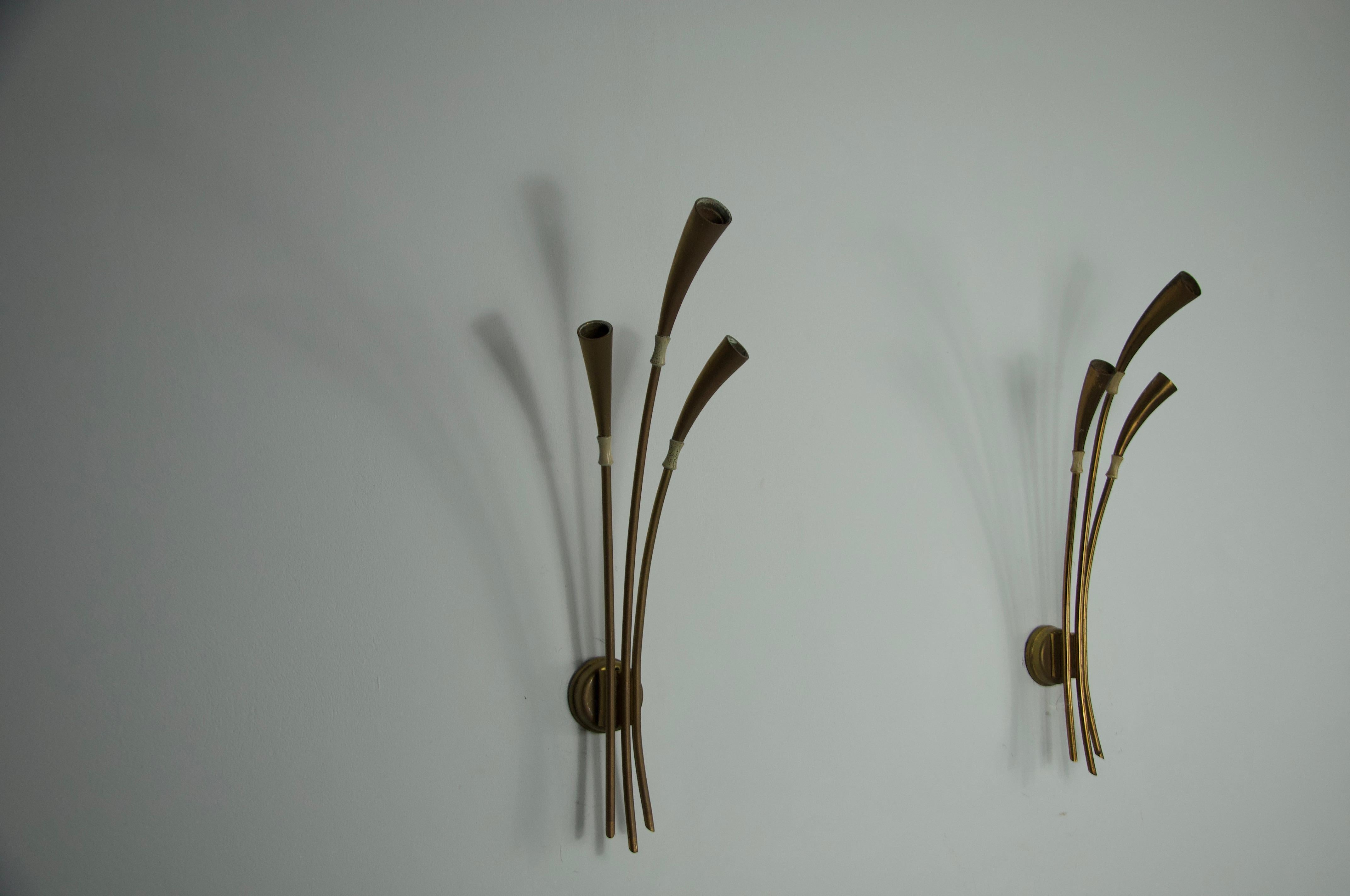 Paire de lampes murales en laiton Oscar Torlasco, Italie, années 1960 Bon état - En vente à Hagenbach, DE