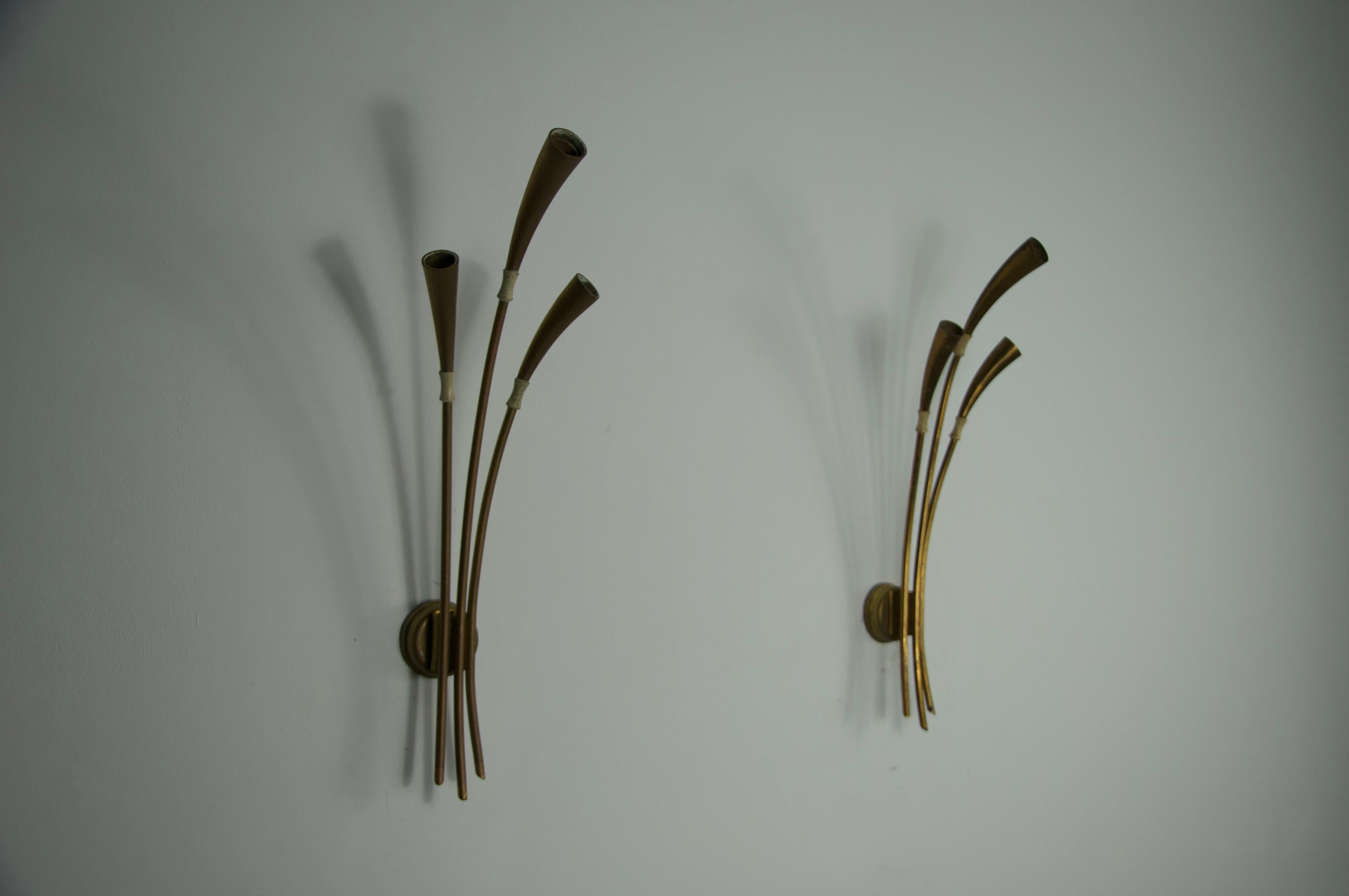 Milieu du XXe siècle Paire de lampes murales en laiton Oscar Torlasco, Italie, années 1960 en vente