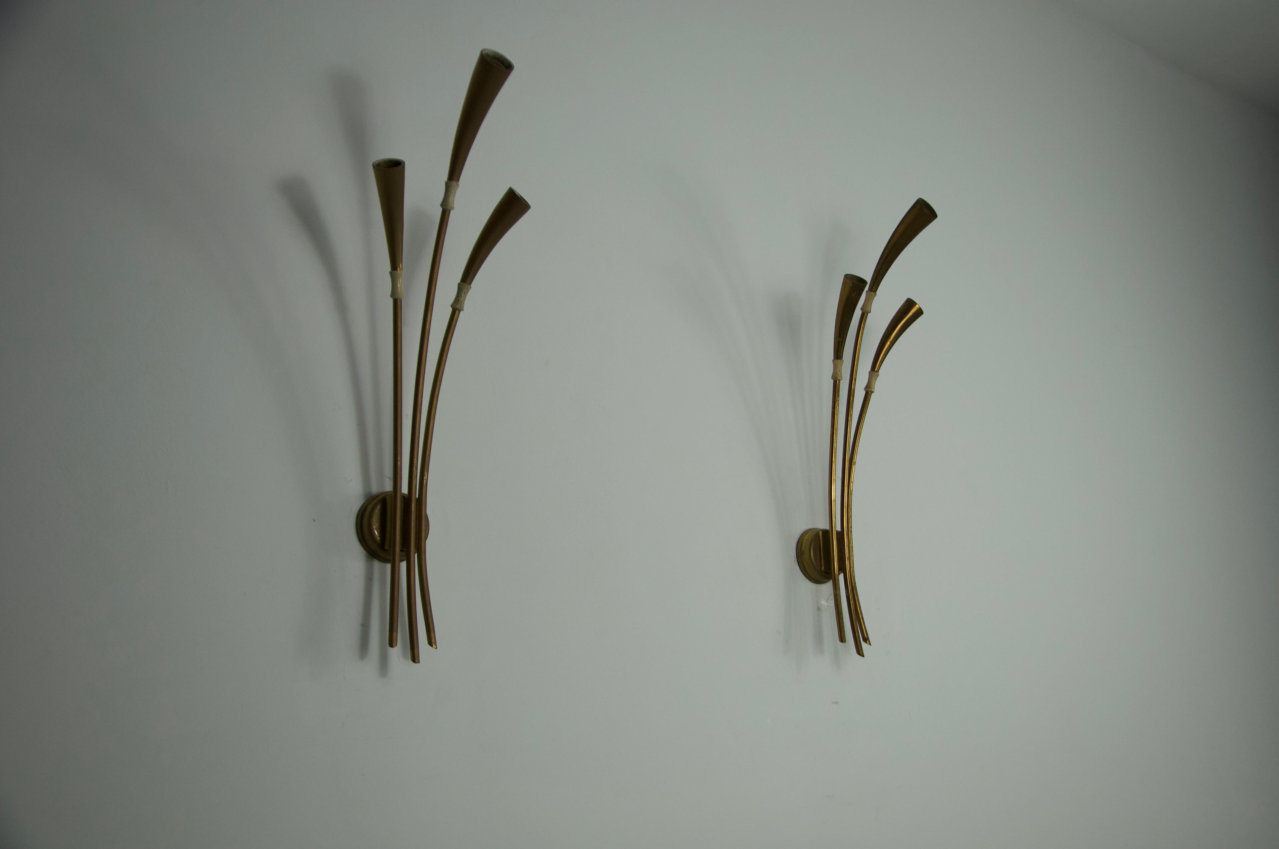Laiton Paire de lampes murales en laiton Oscar Torlasco, Italie, années 1960 en vente