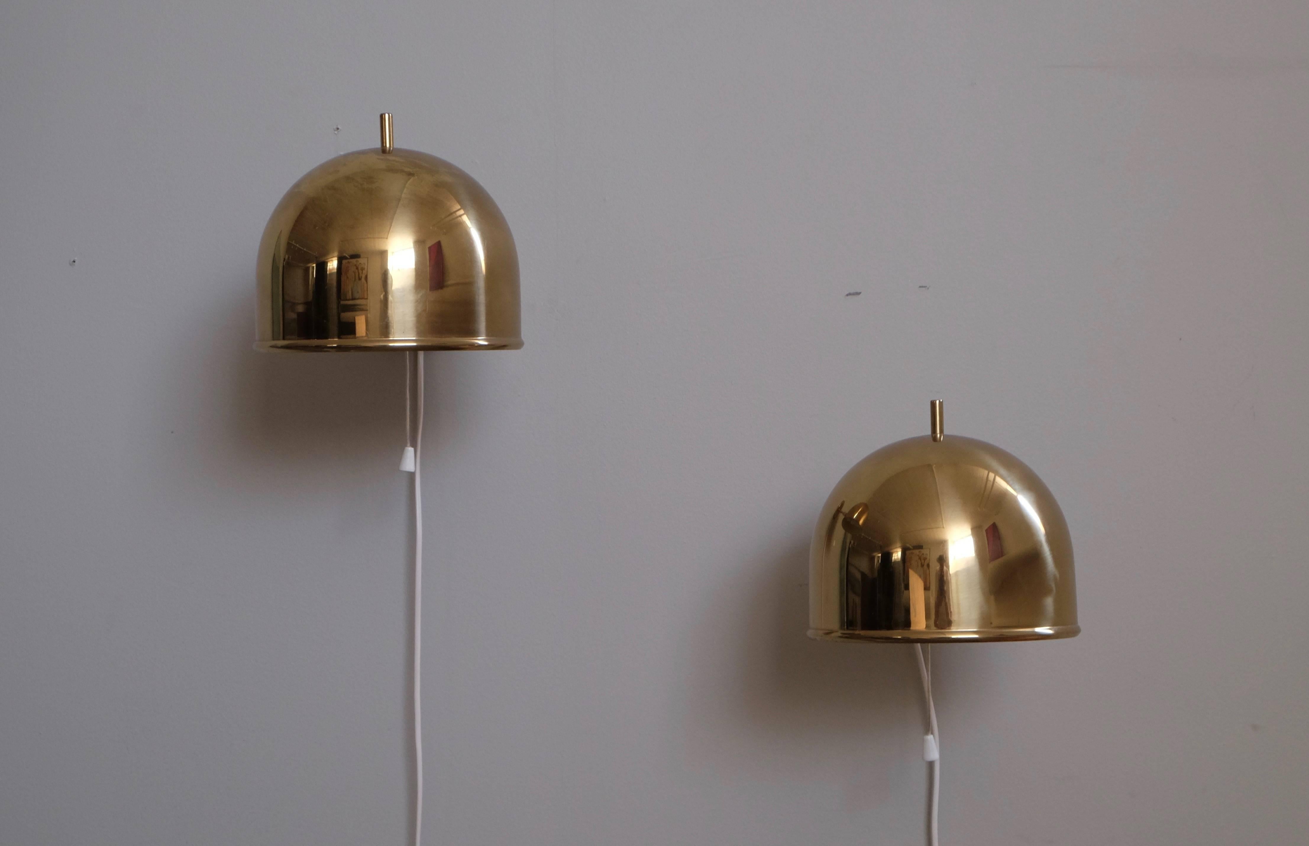 Scandinavian Modern Pair of Brass Wall Lamps, Model G-075, Bergboms, Sweden, 1960s For Sale