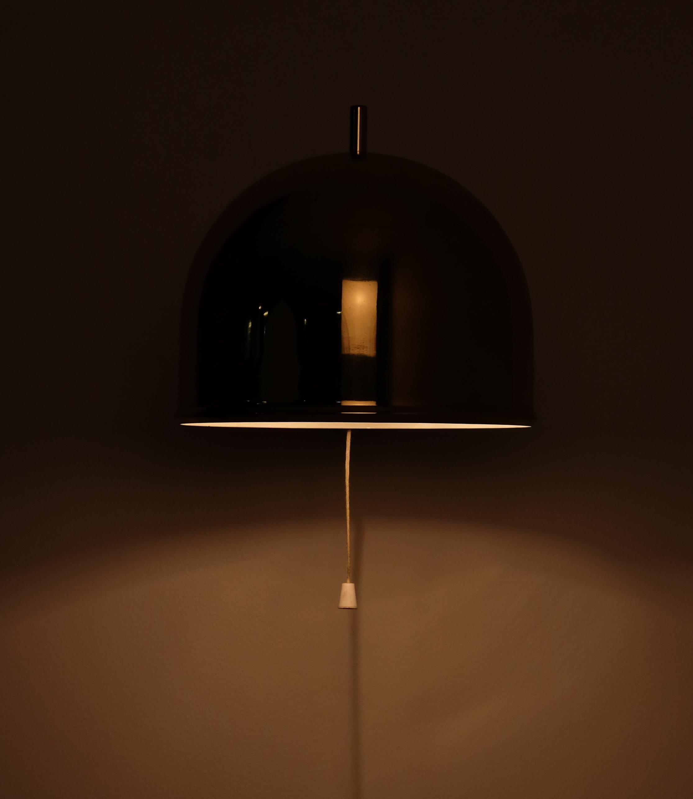 Scandinavo moderno Coppia di lampade da parete in ottone, modello V.I.I., Bergboms, Svezia, anni '60 in vendita