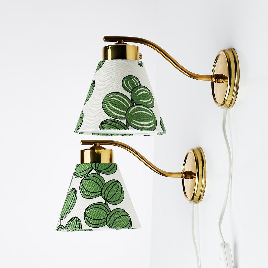 Swedish Pair of wall lamps with green lampshades, Sweden, 20th Century For Sale