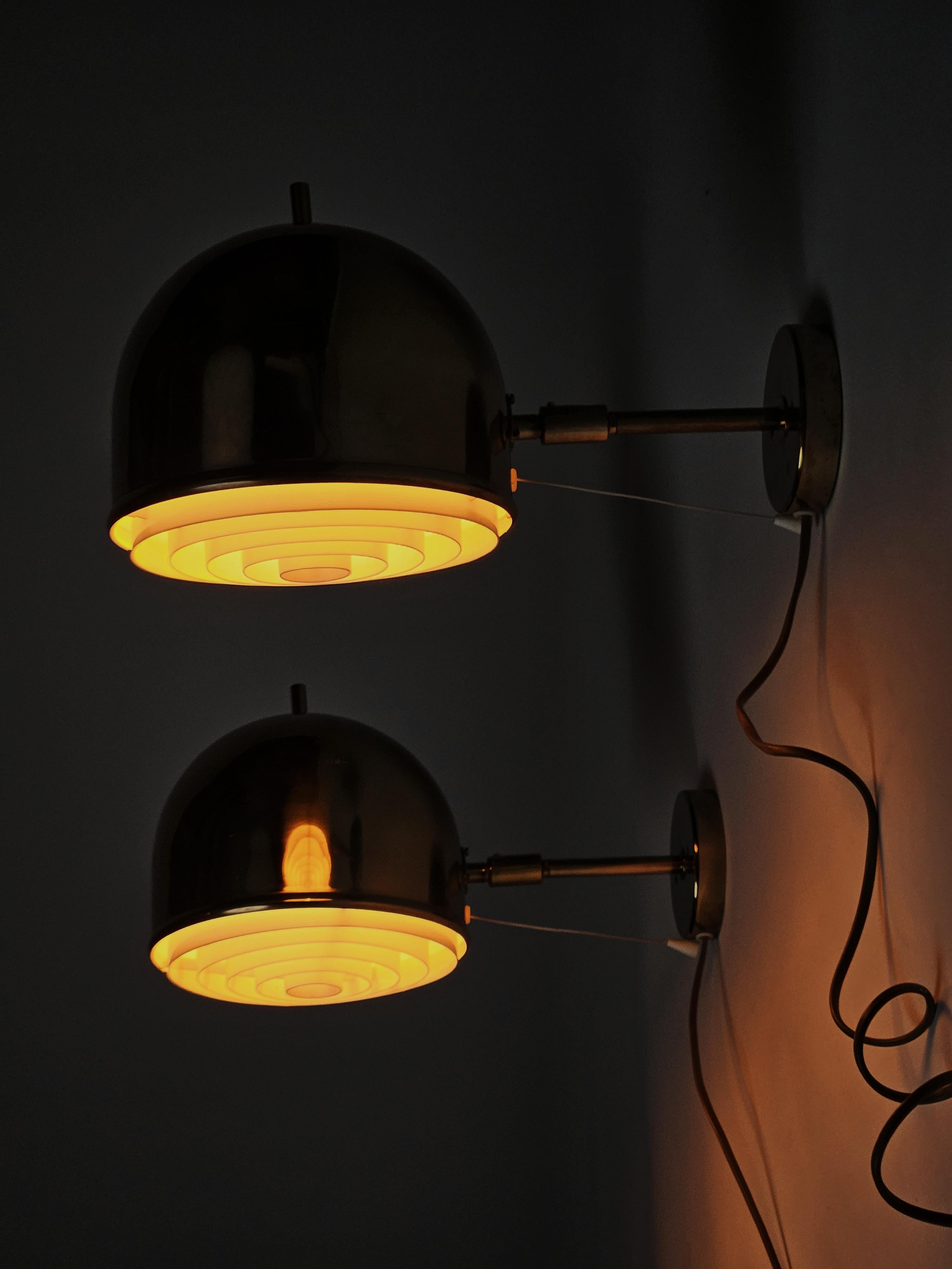 Pair of brass wall lamps 'V-75S' by Eje Ahlgren for Bergboms, Sweden, 1960s In Fair Condition For Sale In Eskilstuna, SE